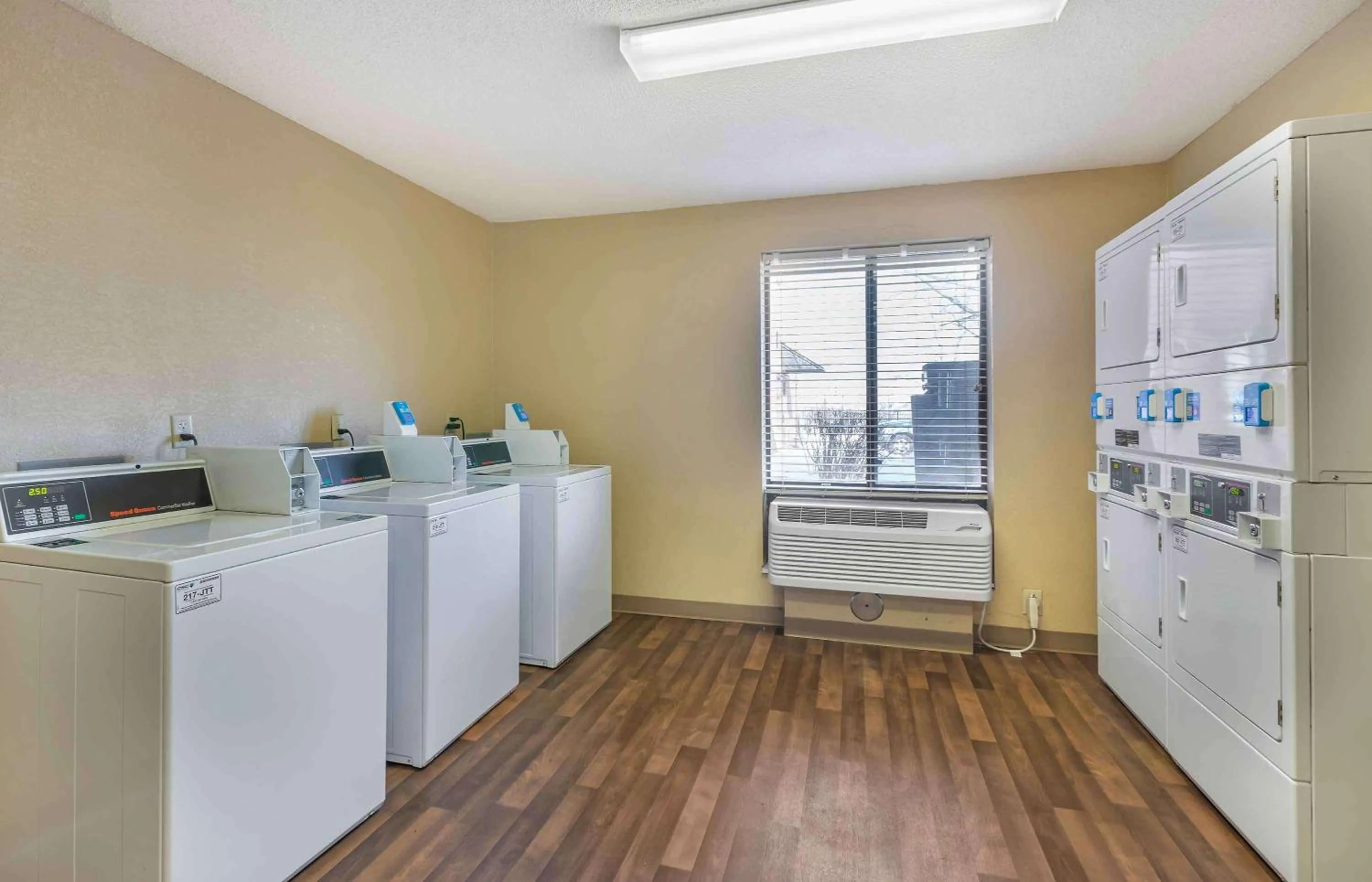 Property building in Extended Stay America Select Suites - Des Moines - West Des Moines