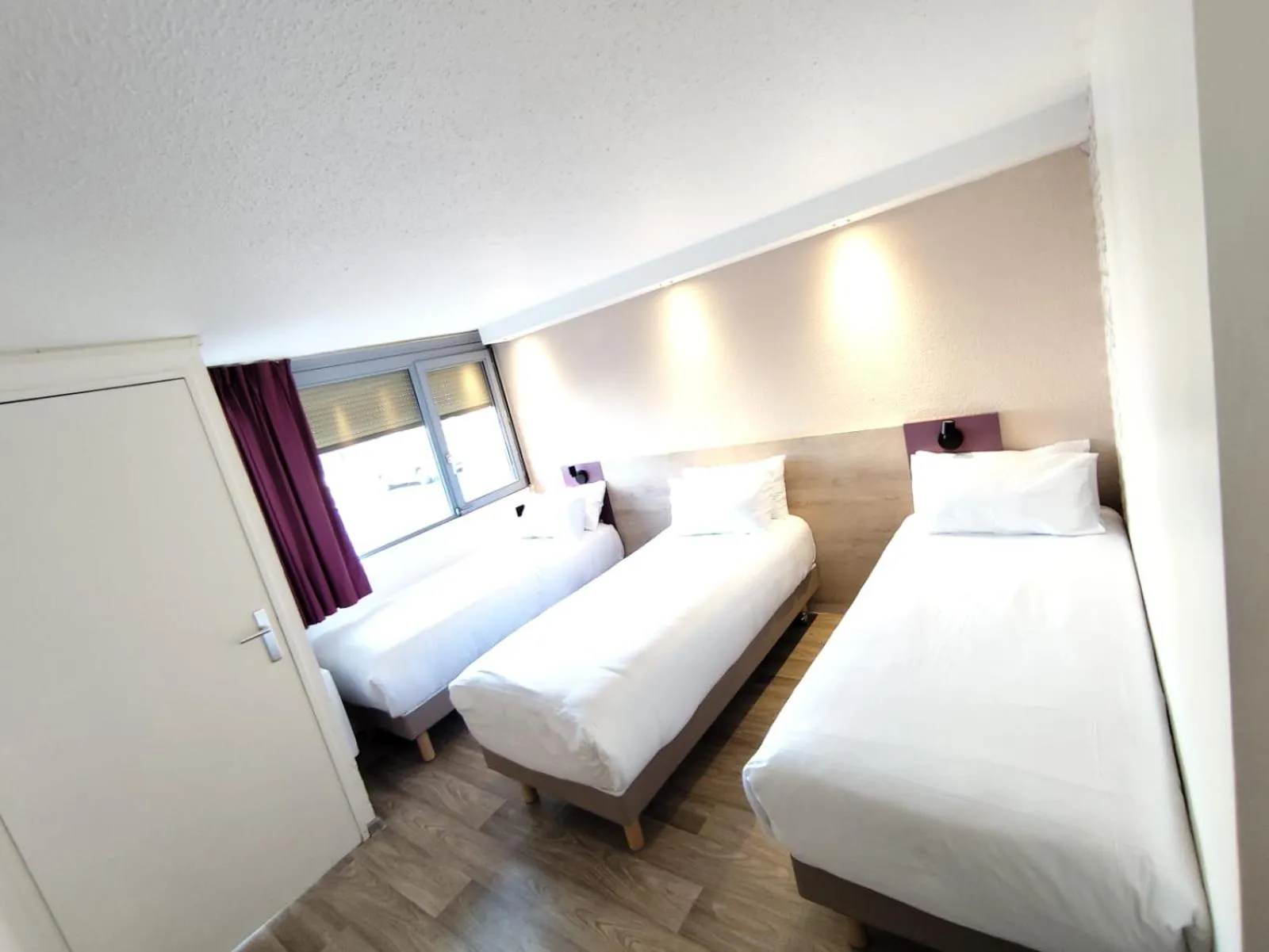 Bed in Kyriad Meaux Sud Nanteuil Les Meaux