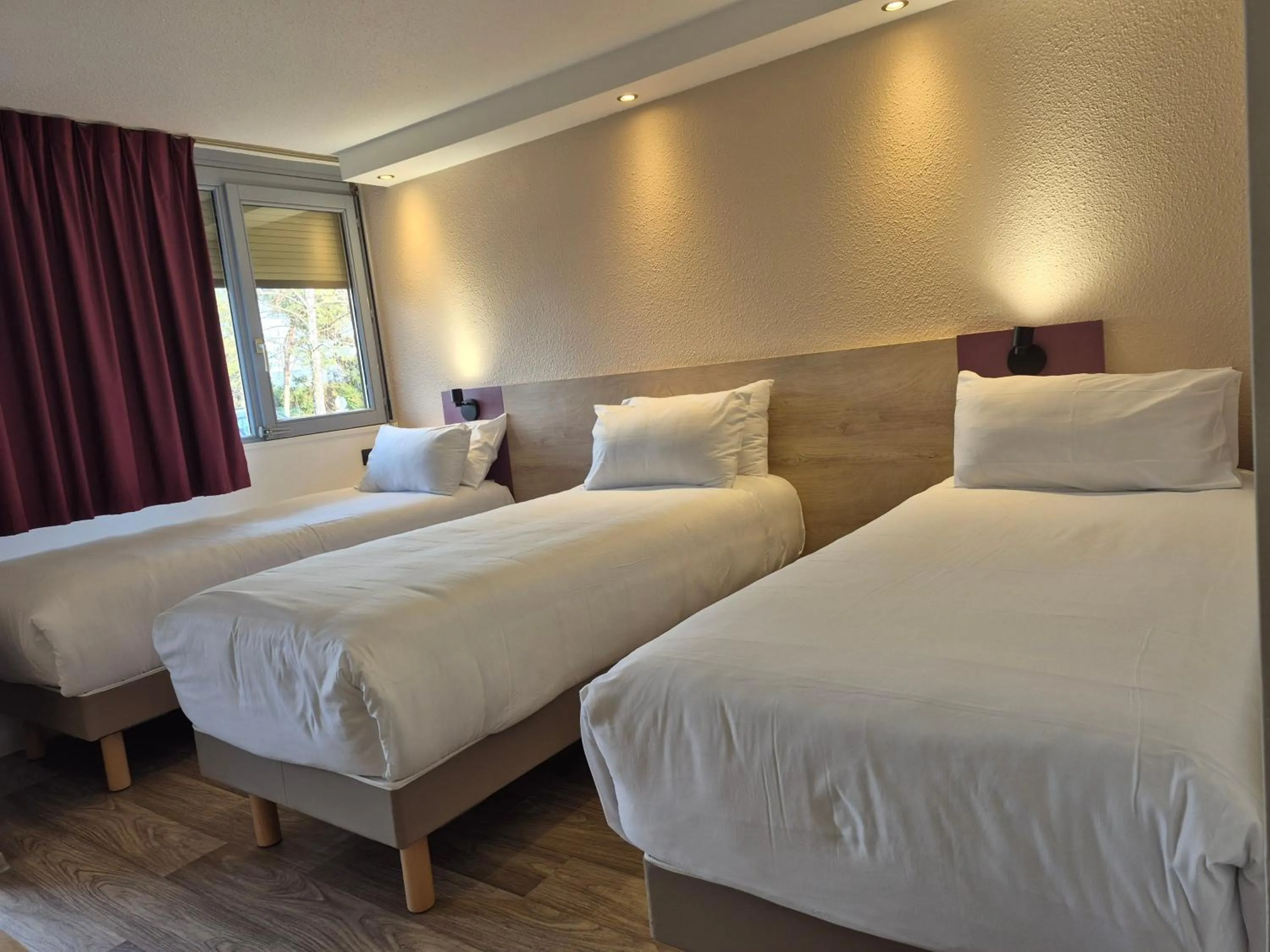 Bed in Kyriad Meaux Sud Nanteuil Les Meaux