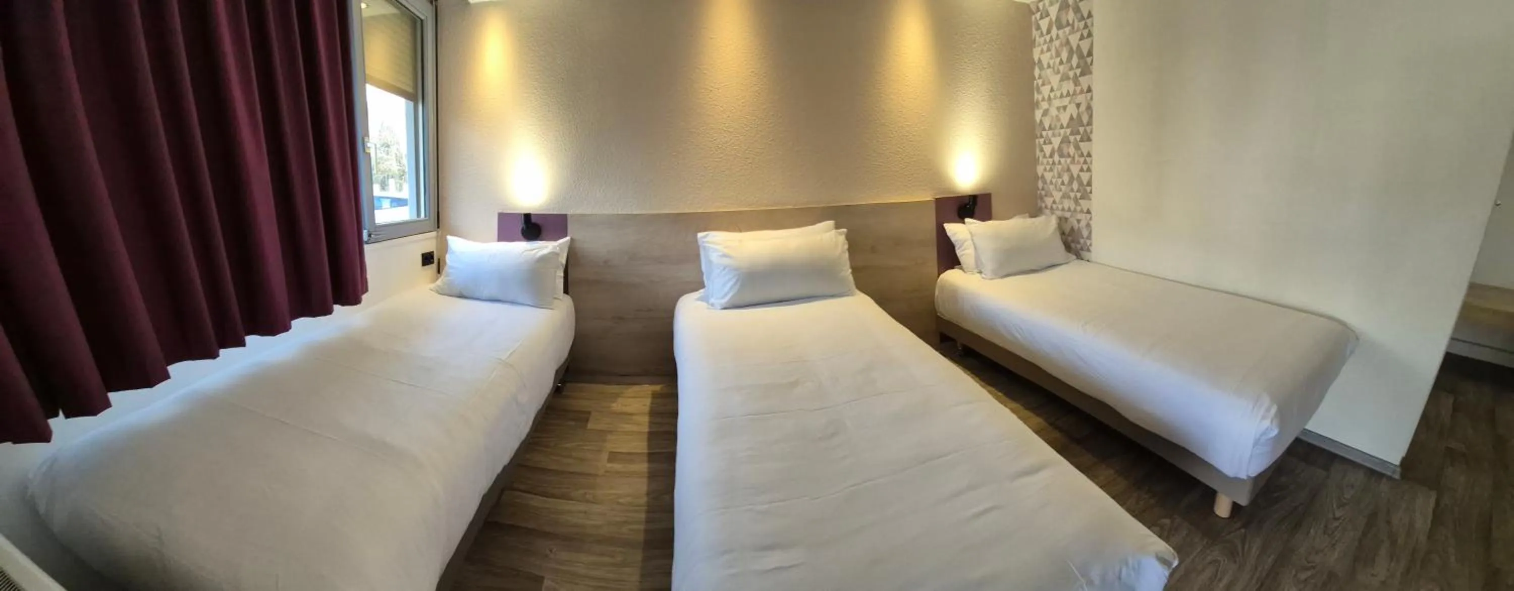 Bed in Kyriad Meaux Sud Nanteuil Les Meaux