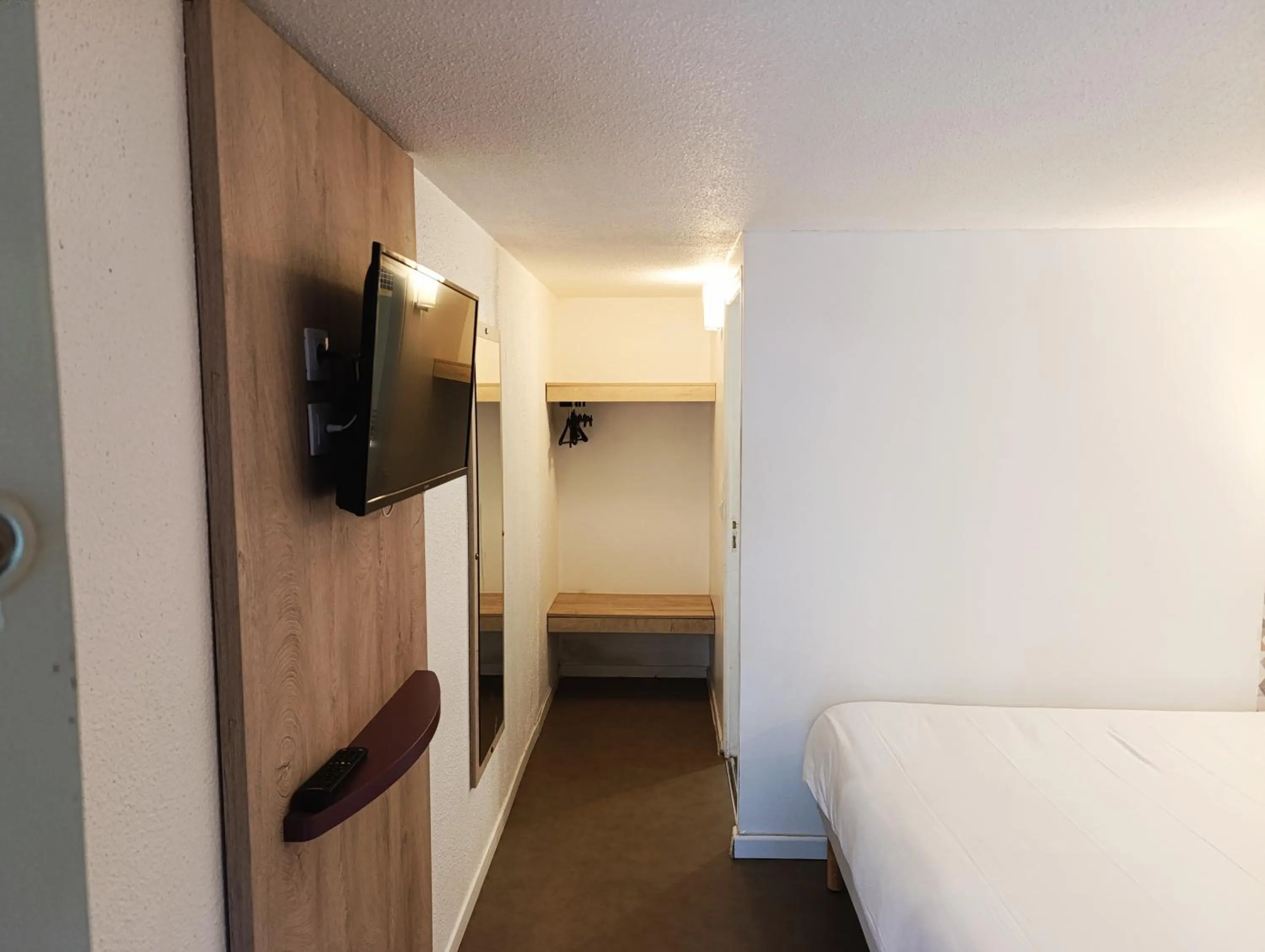 TV and multimedia, Bed in Kyriad Meaux Sud Nanteuil Les Meaux