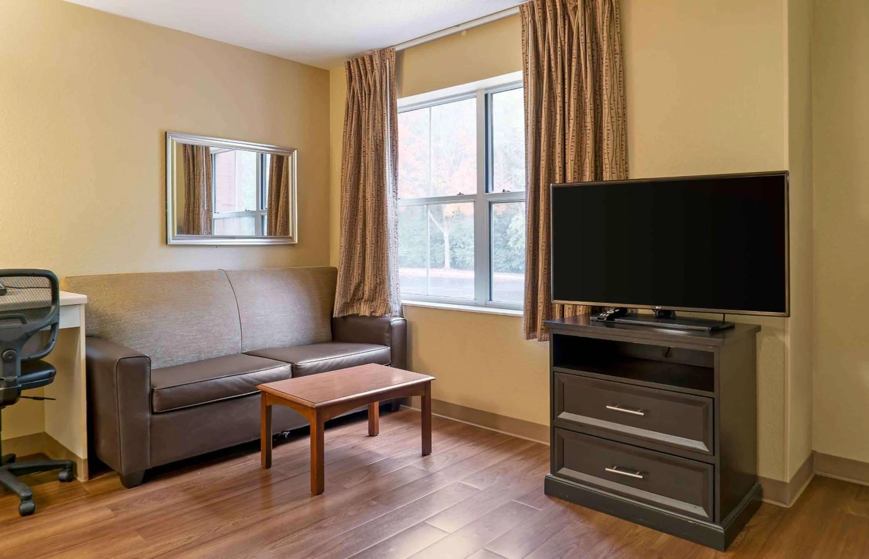 Bedroom in Extended Stay America Suites - Detroit - Novi - Orchard Hill Place