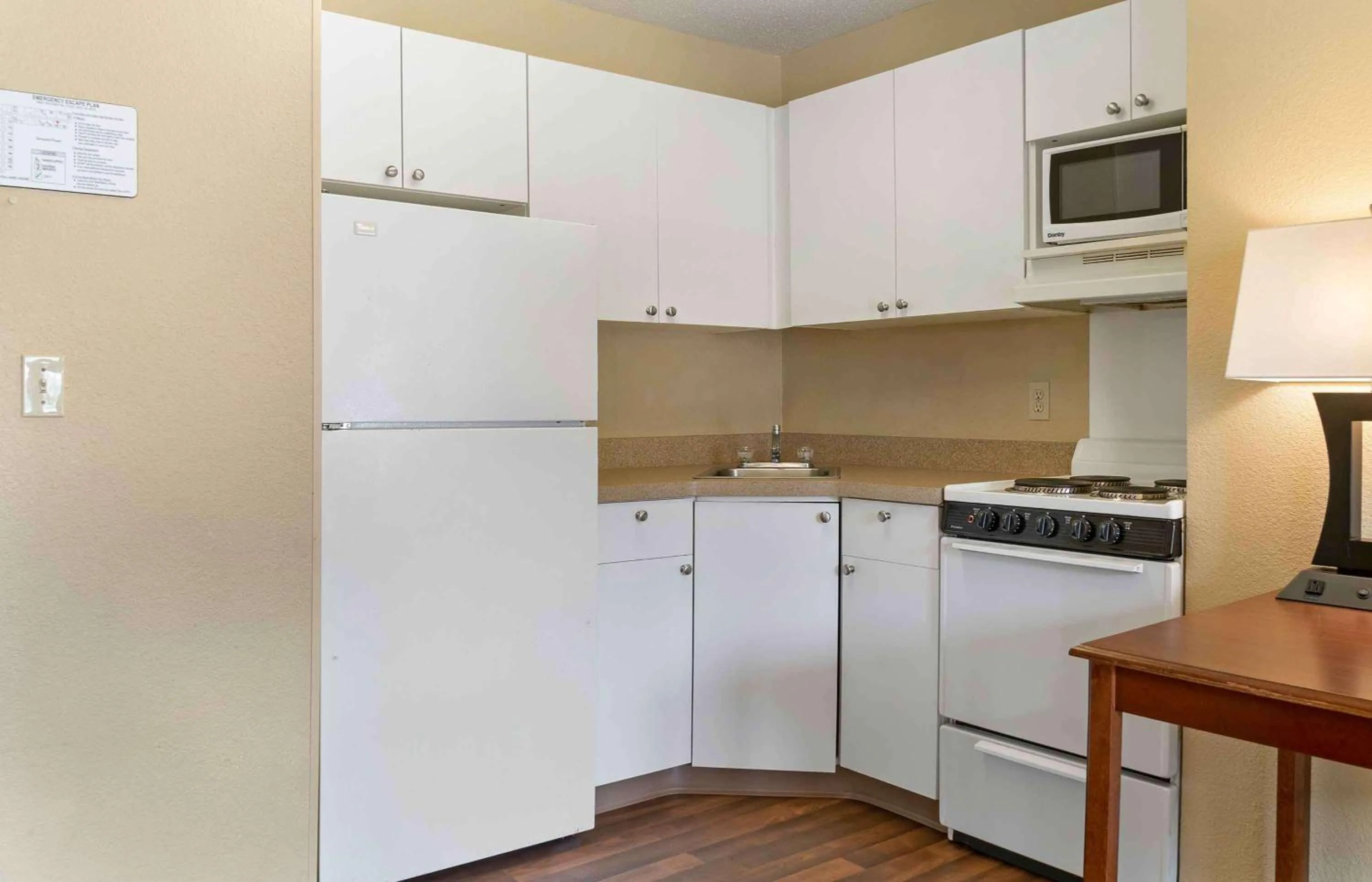 Kitchen or kitchenette in Extended Stay America Suites - Detroit - Novi - Orchard Hill Place