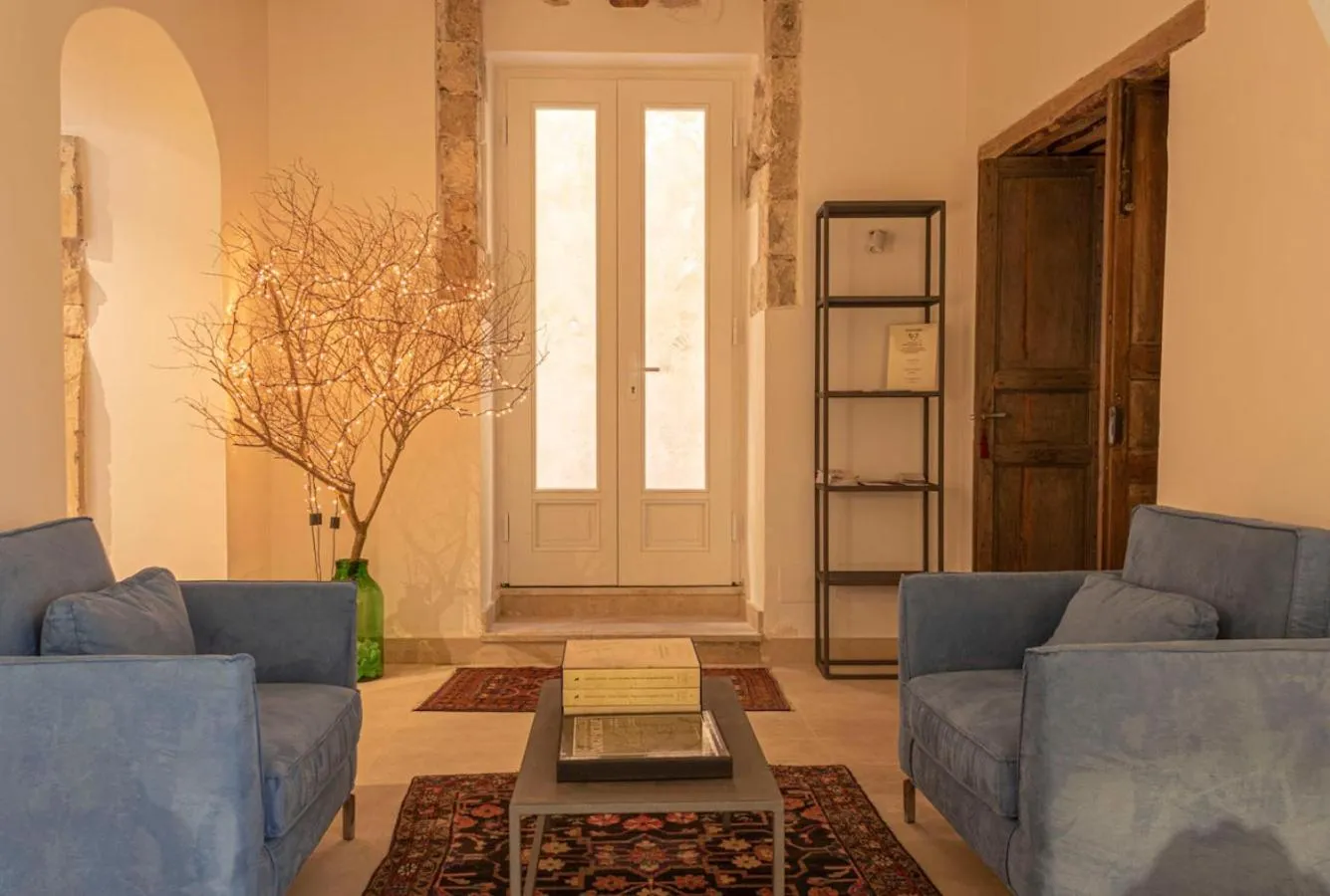 Seating area in Isabella di Castiglia Apartments