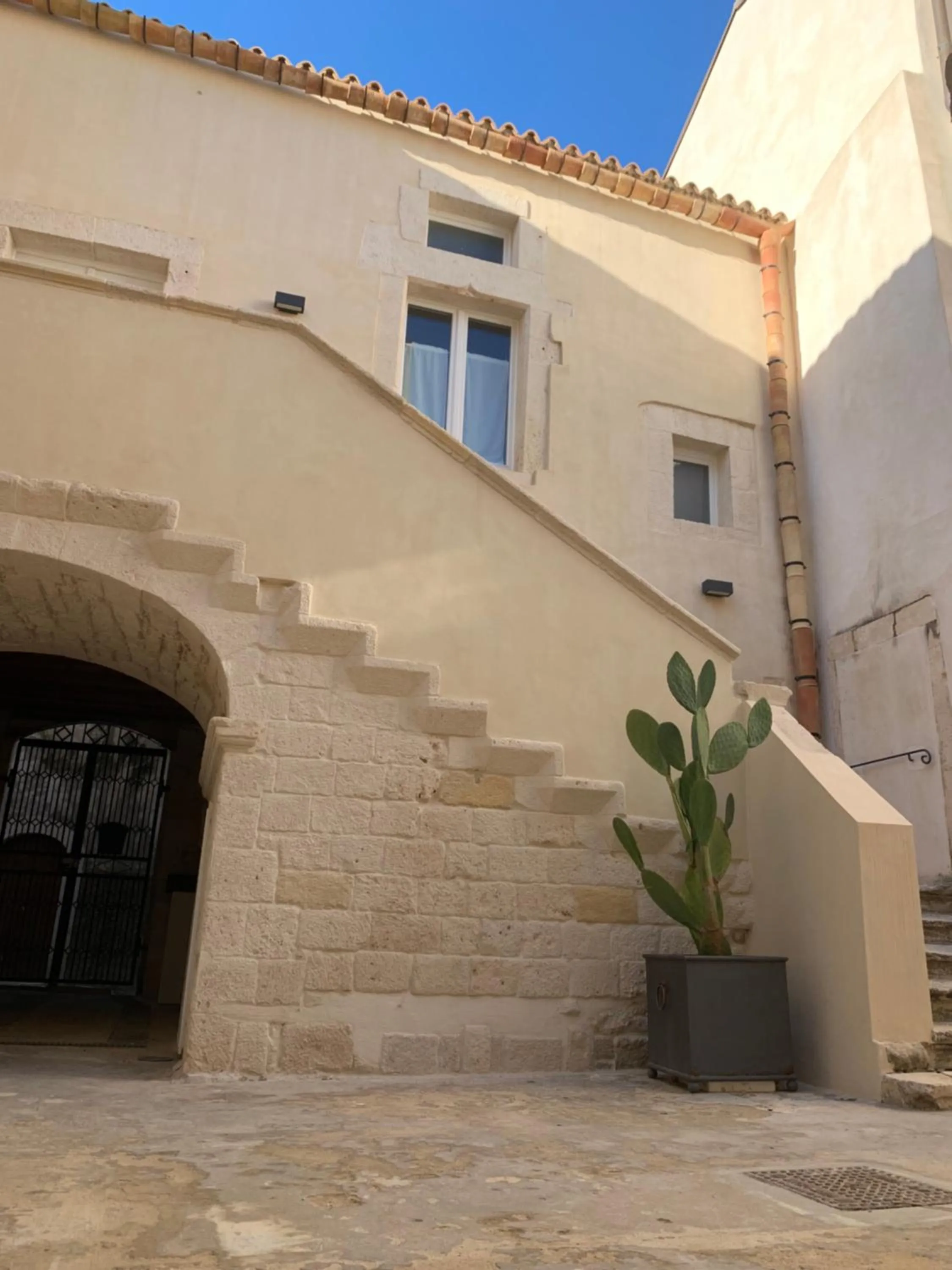 Property building in Isabella di Castiglia Apartments