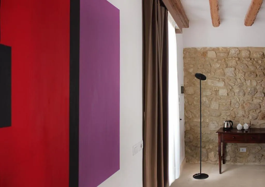 Decorative detail in Isabella di Castiglia Apartments