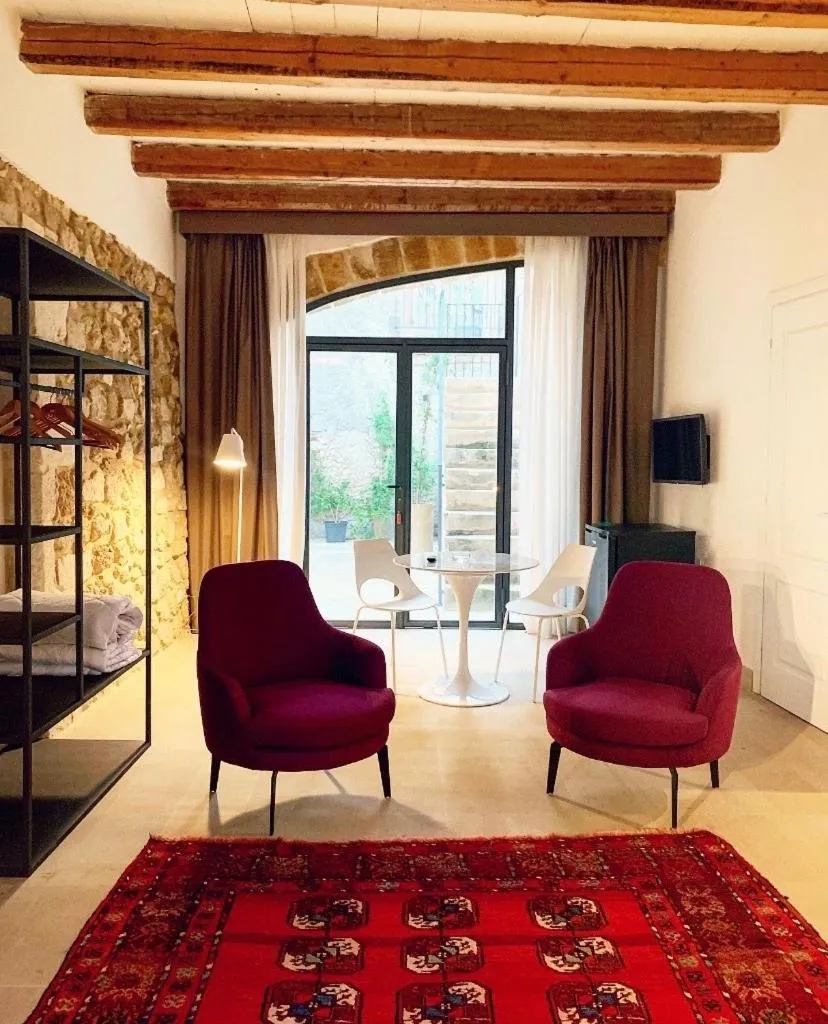 Seating area in Isabella di Castiglia Apartments