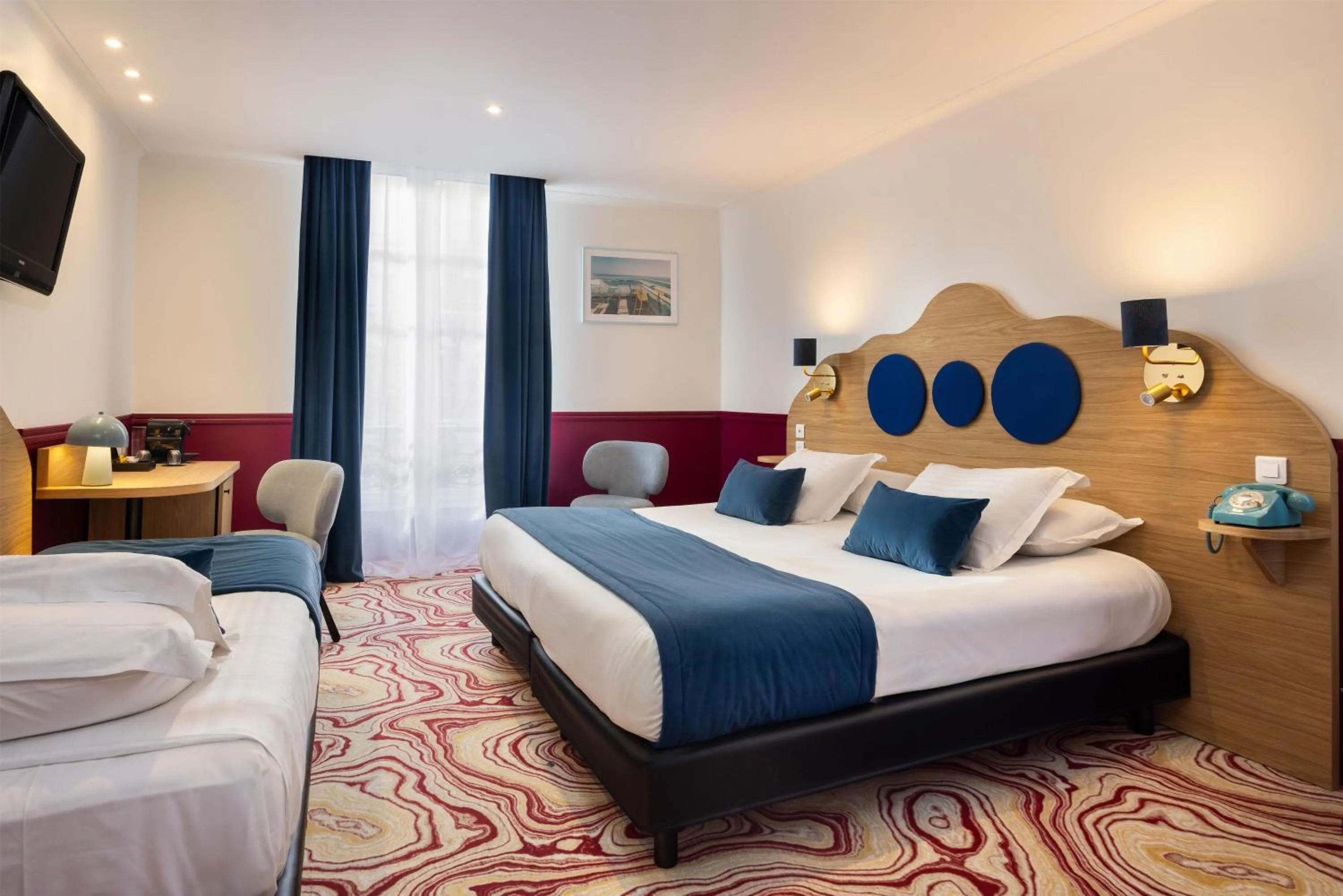 Photo of the whole room, Bed in Best Western Hotel Lakmi Nice