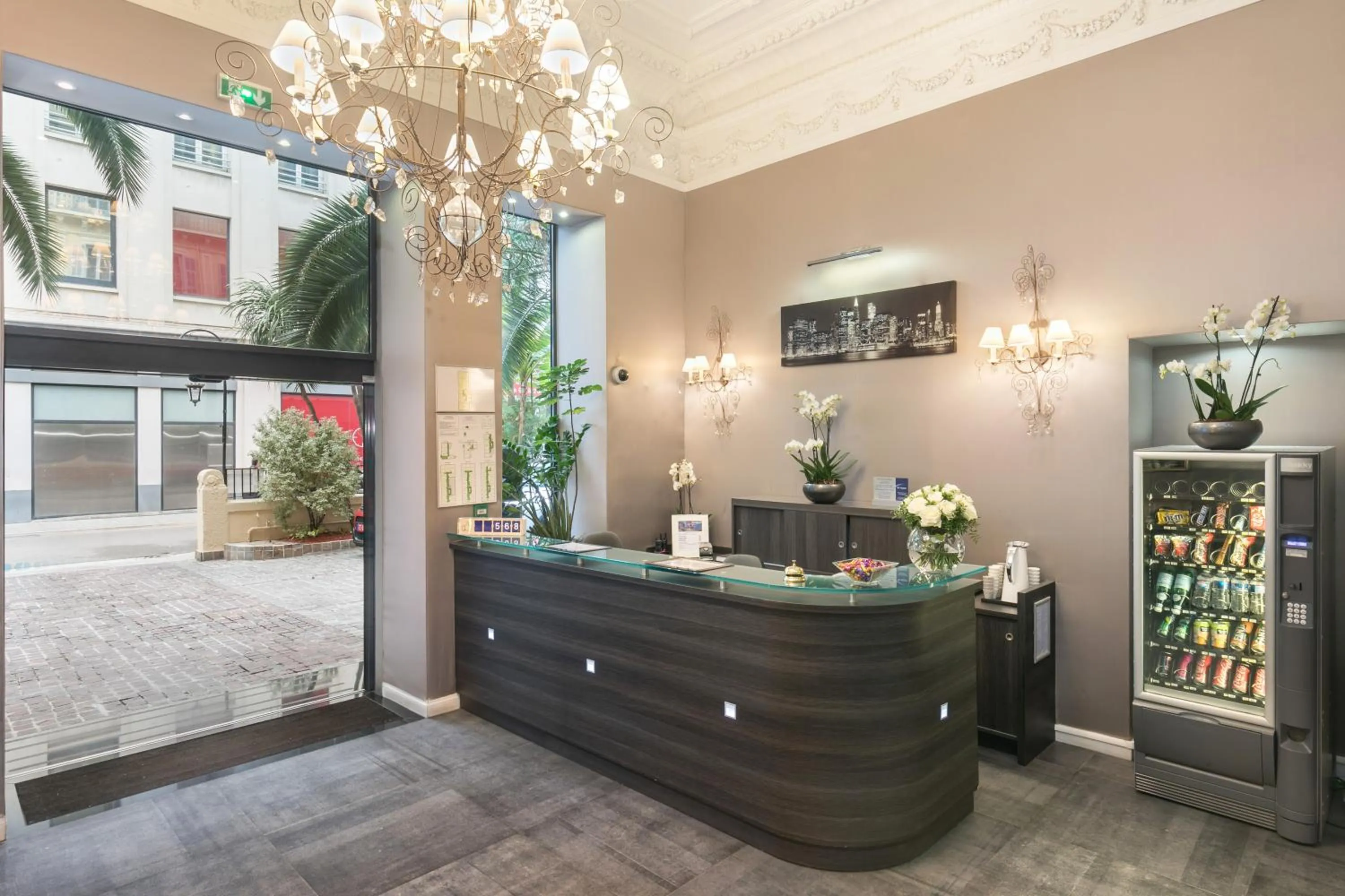 Facade/entrance in Best Western Hotel Lakmi Nice