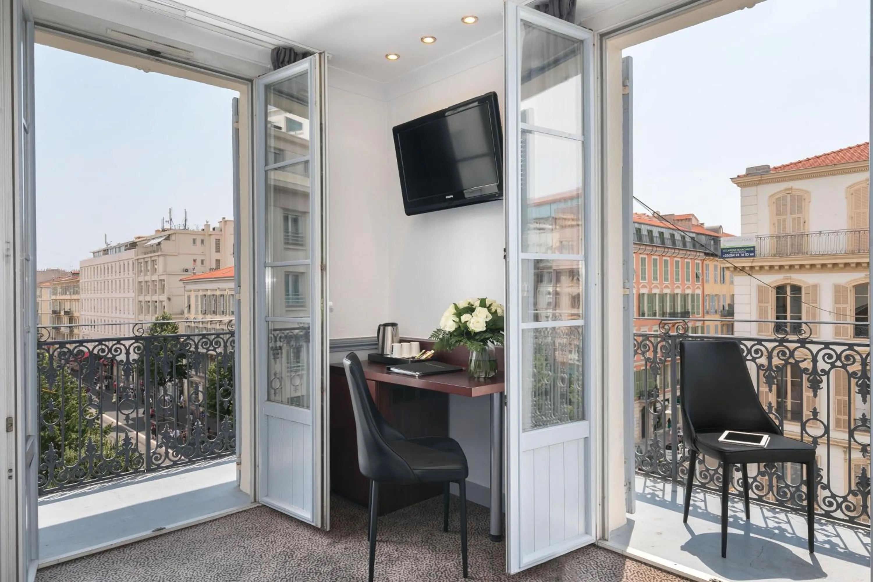 Bedroom in Best Western Hotel Lakmi Nice