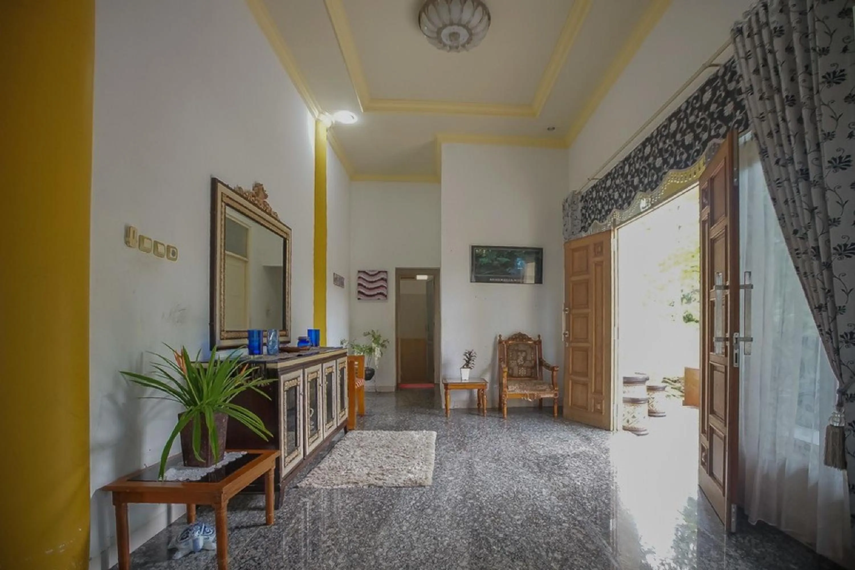 Property building in RedDoorz Syariah near Museum Lambung Mangkurat 2