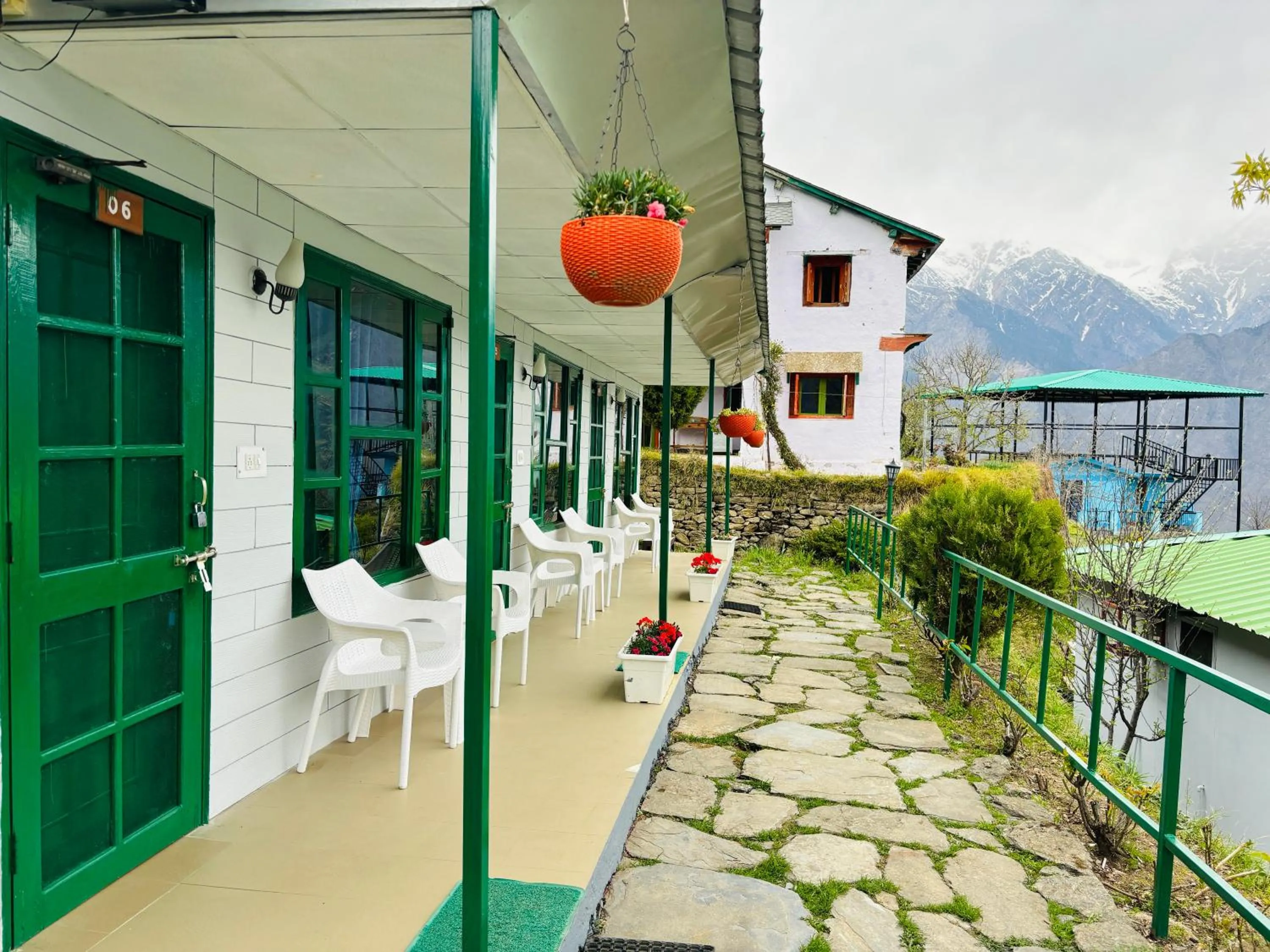 Property building in Himalayan High, Auli, By Himalayan Eco Lodges