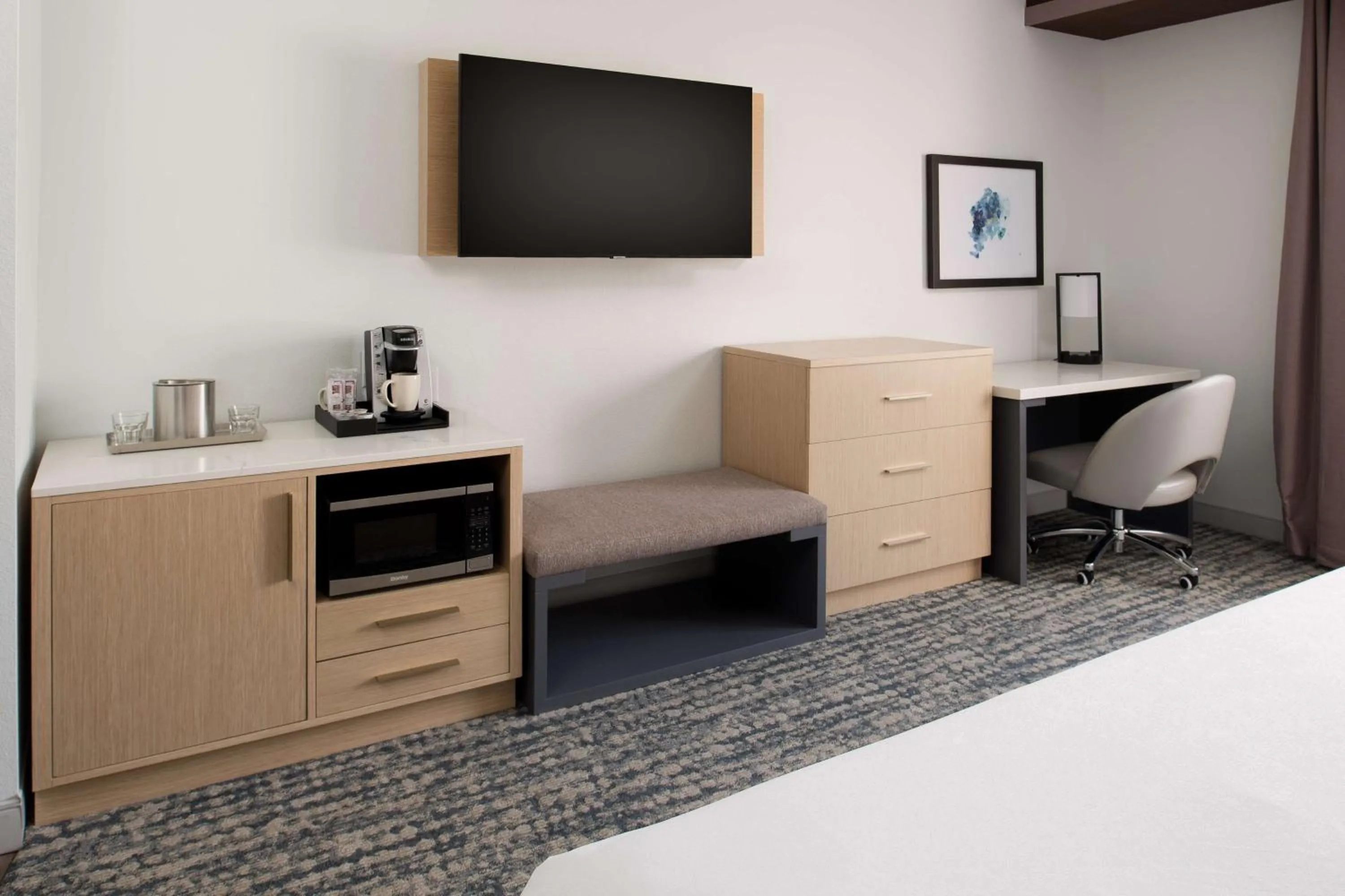 Photo of the whole room, Bed in Best Western Premier Keizer Salem Hotel