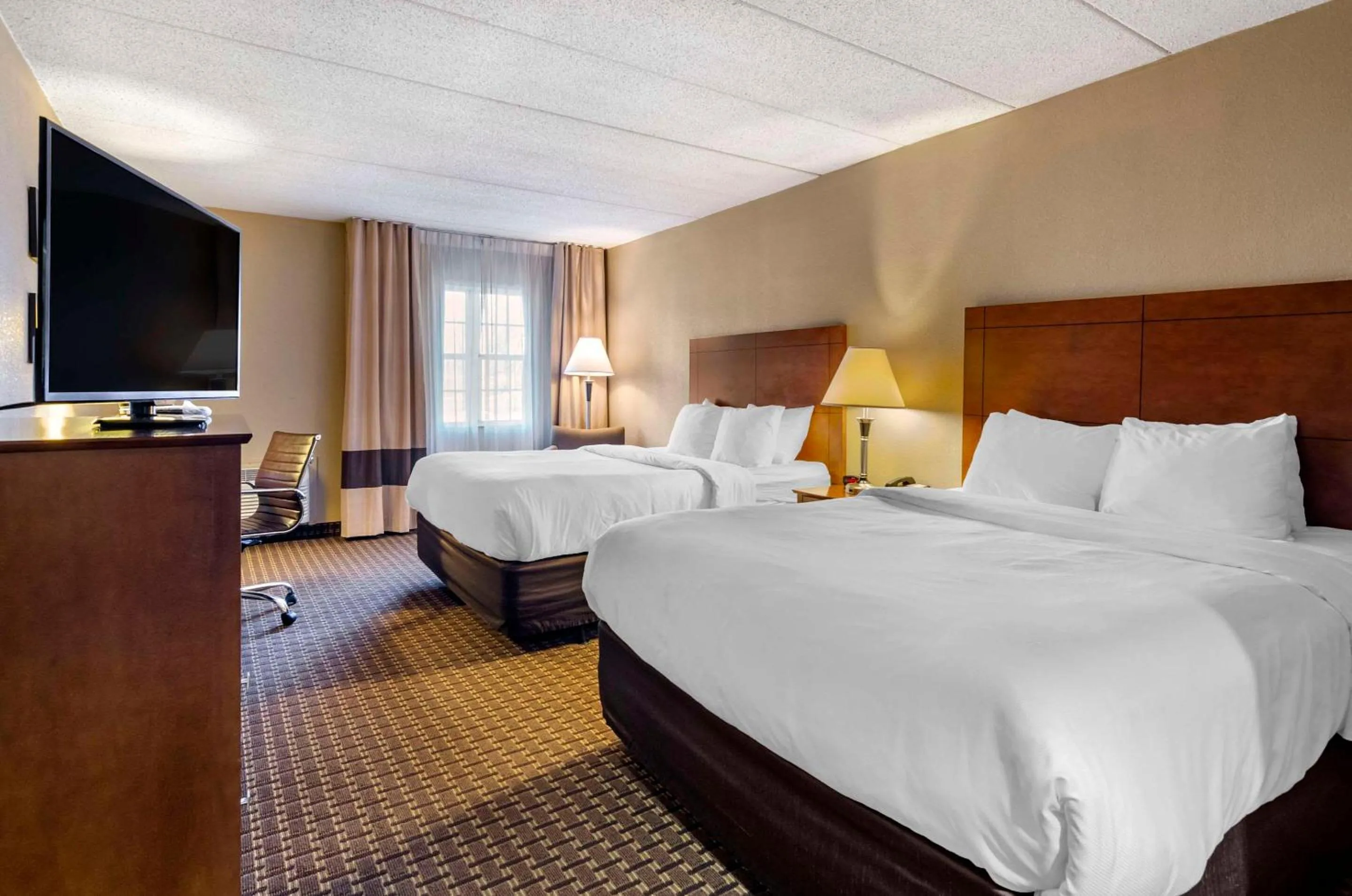 Bedroom, Bed in Comfort Inn & Suites Raphine - Lexington near I-81 and I-64