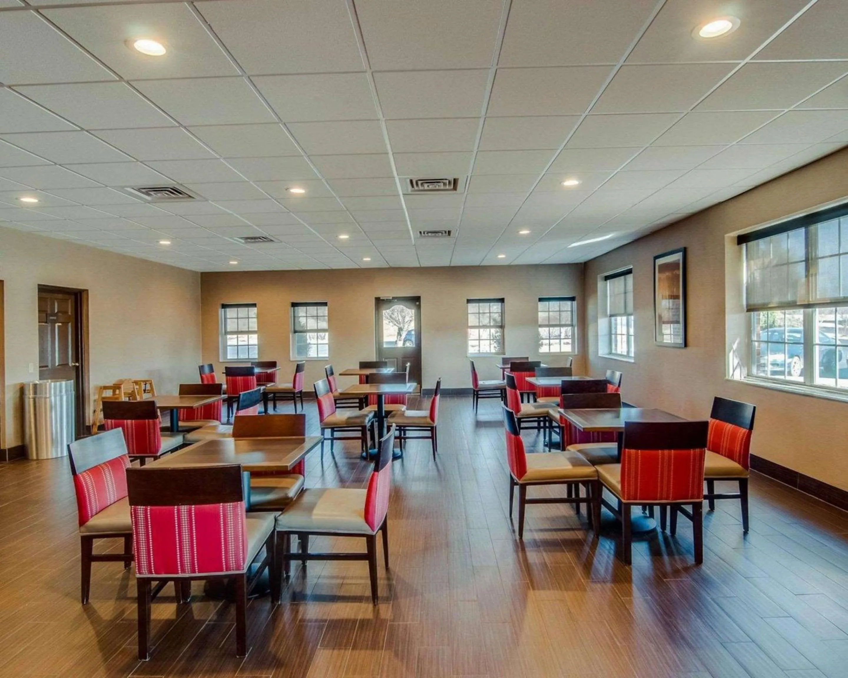 Breakfast in Comfort Inn & Suites Raphine - Lexington near I-81 and I-64