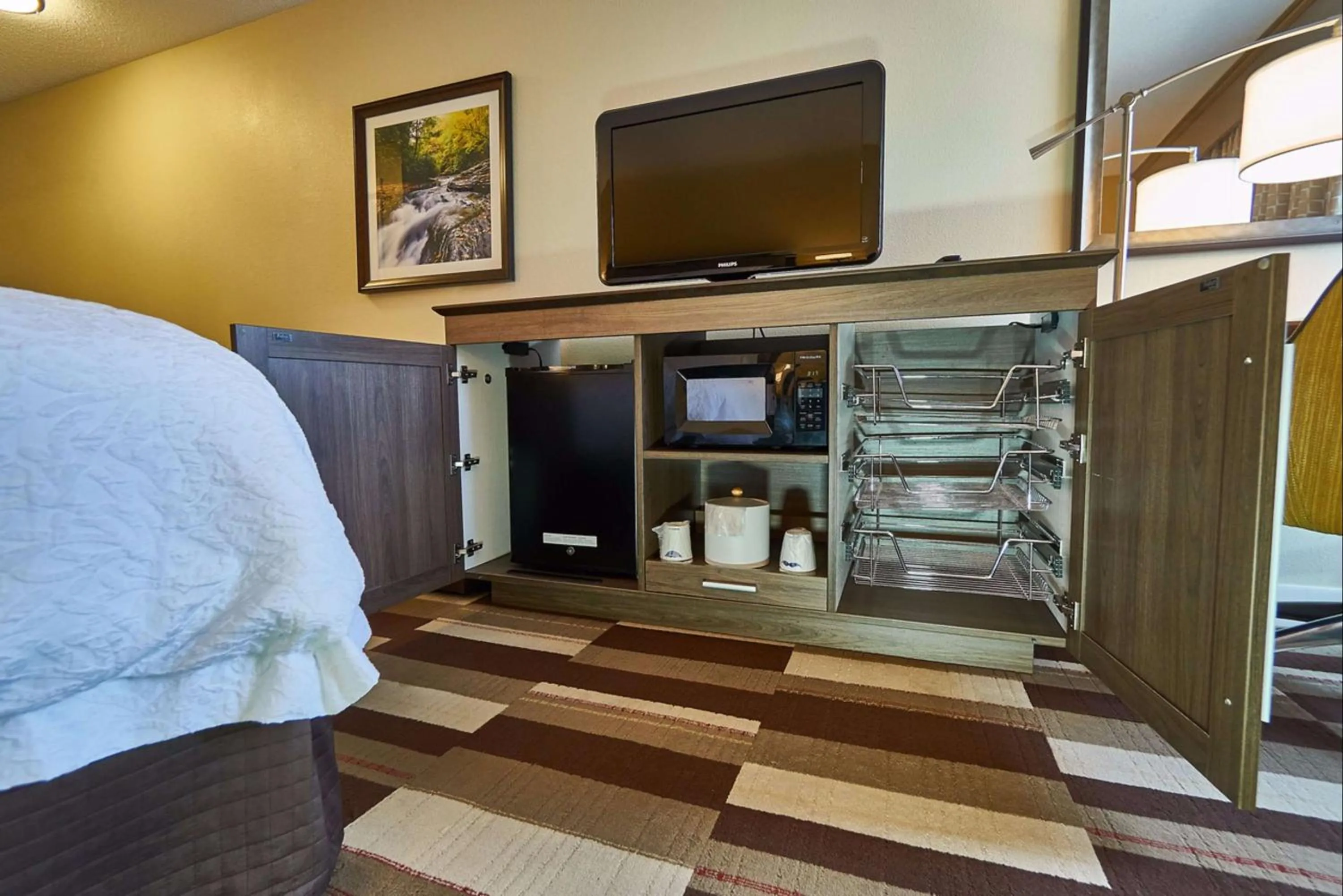 Bedroom in Hampton Inn Uniontown