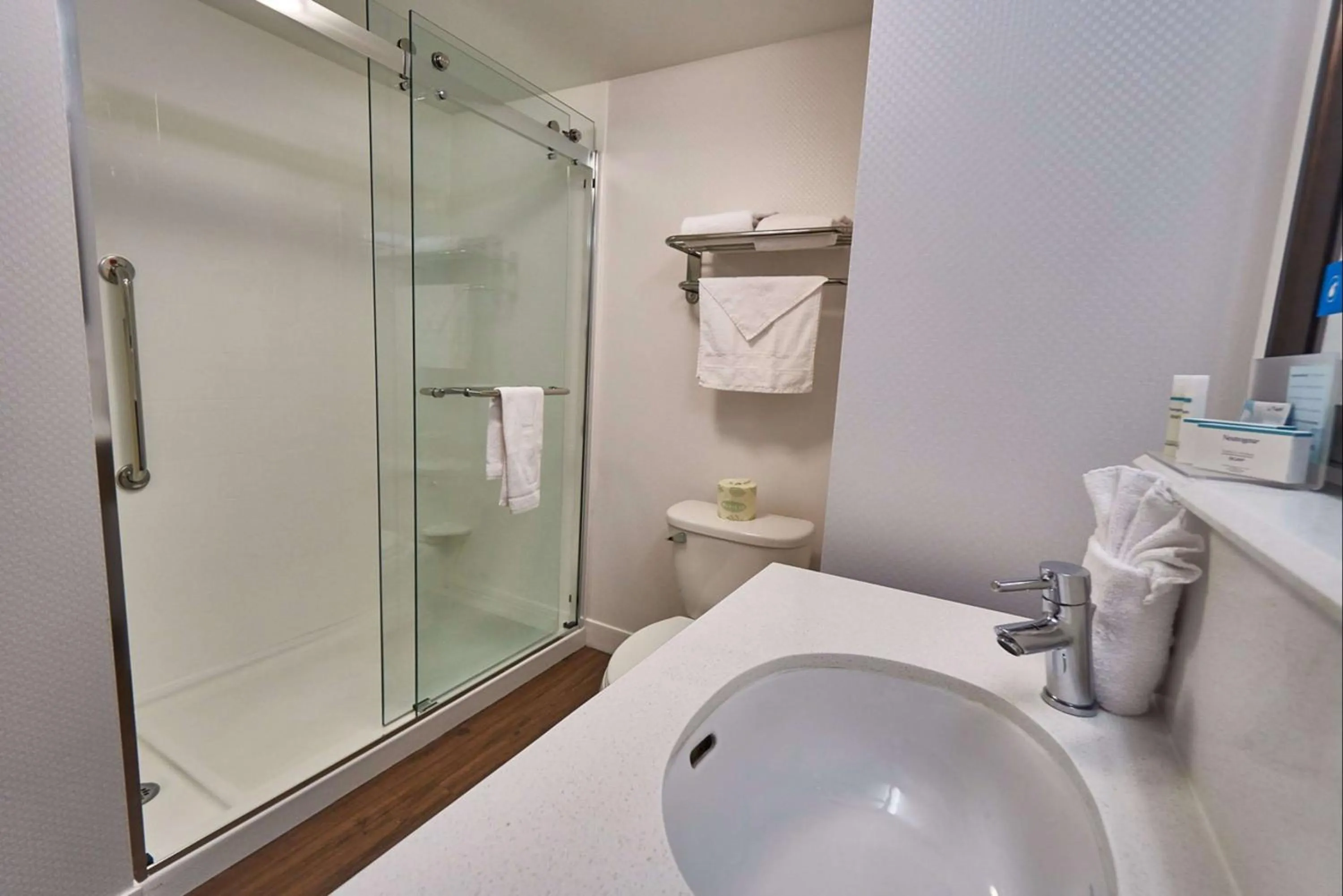 Bathroom in Hampton Inn Uniontown