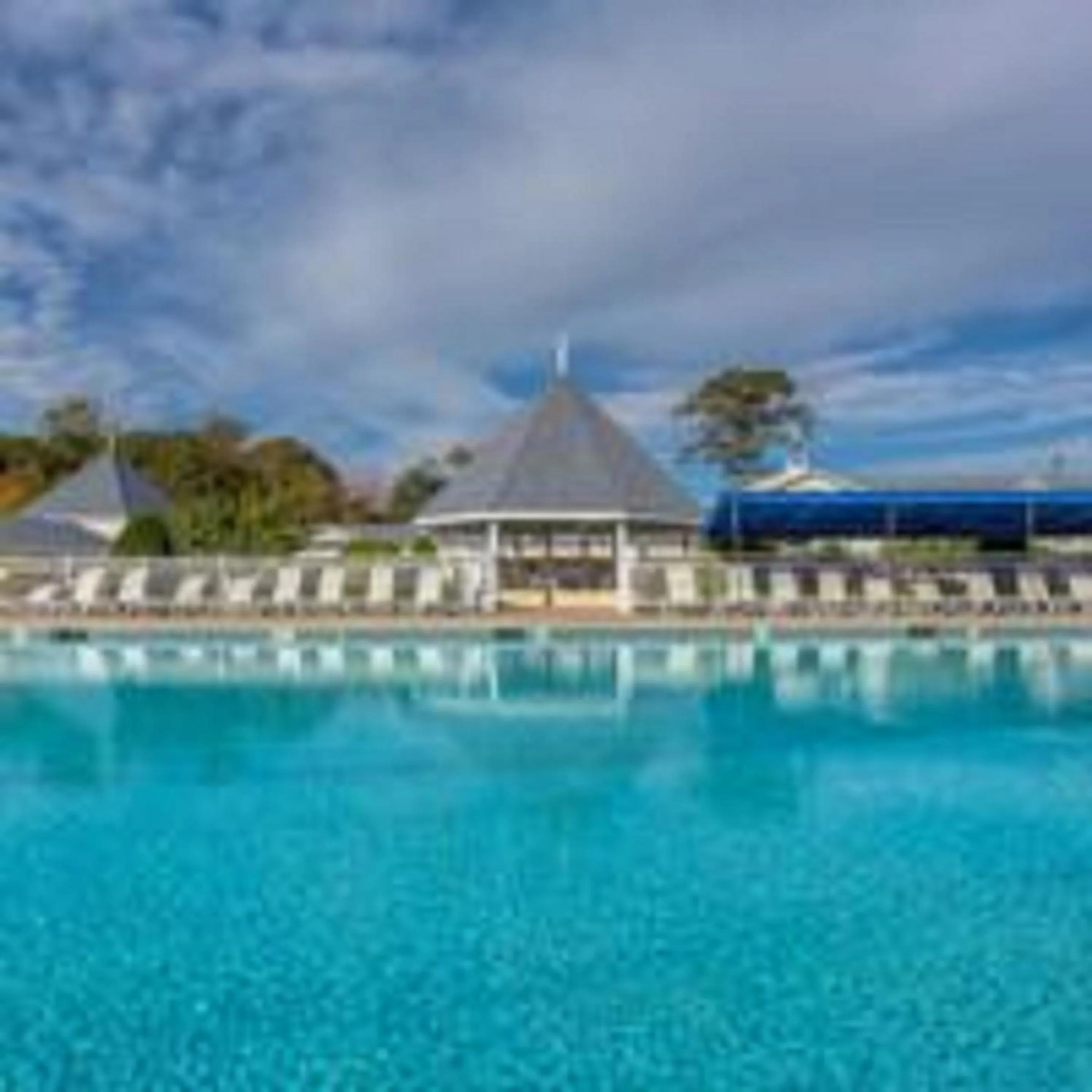 Swimming pool in Ogunquit Hotel and Suites