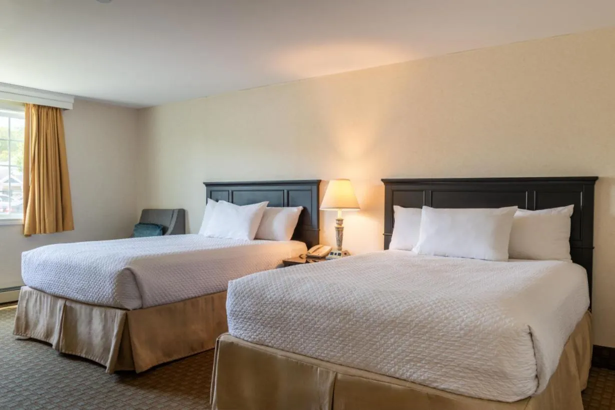 Bed in Ogunquit Hotel and Suites