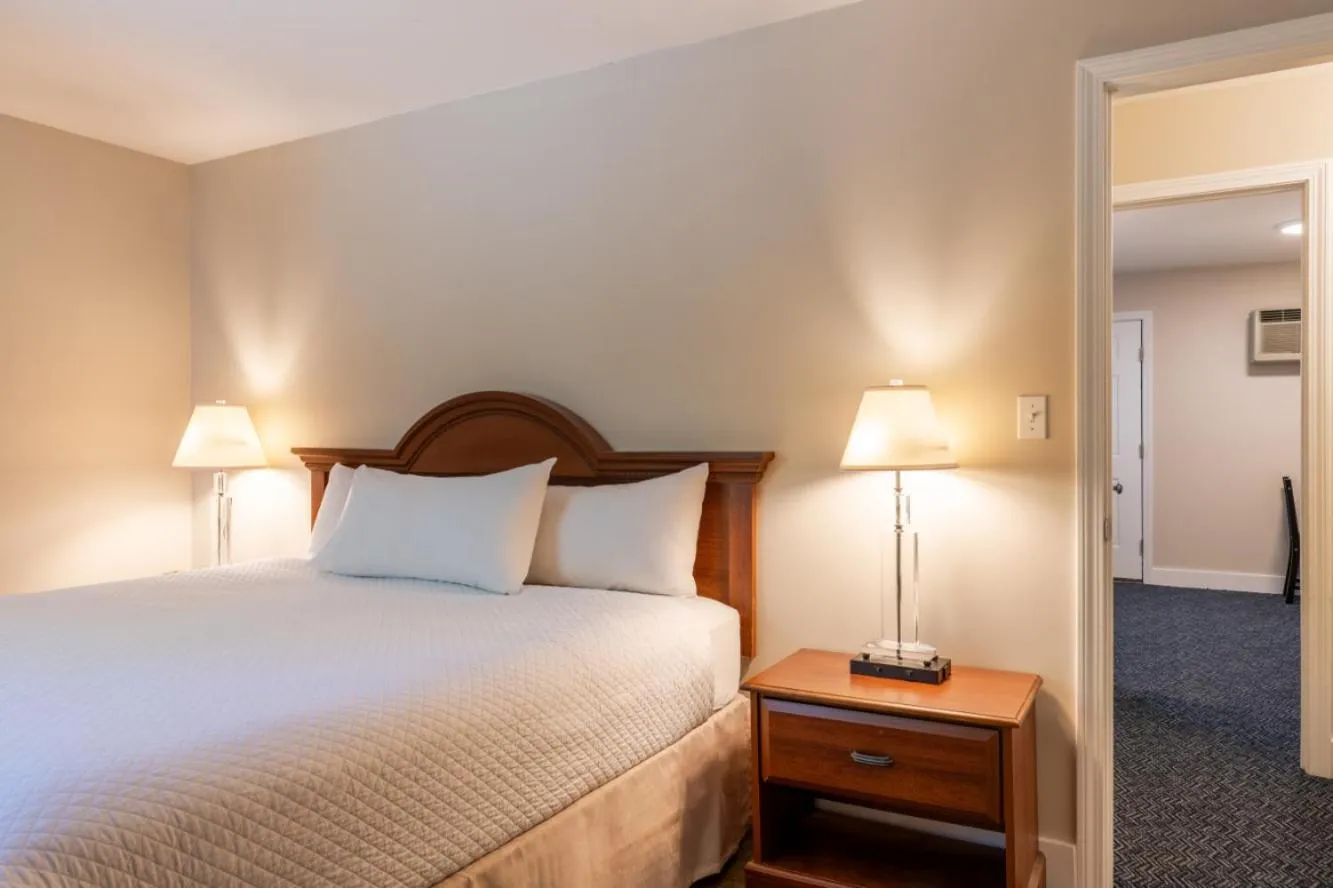 Bed in Ogunquit Hotel and Suites