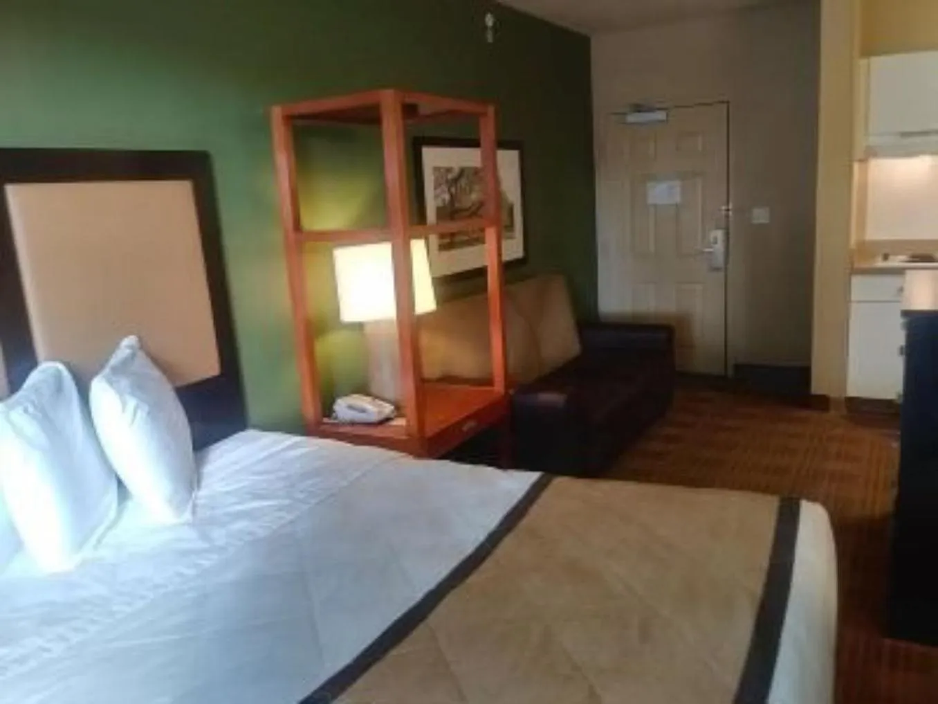 Photo of the whole room, Bed in LoneStar Suites