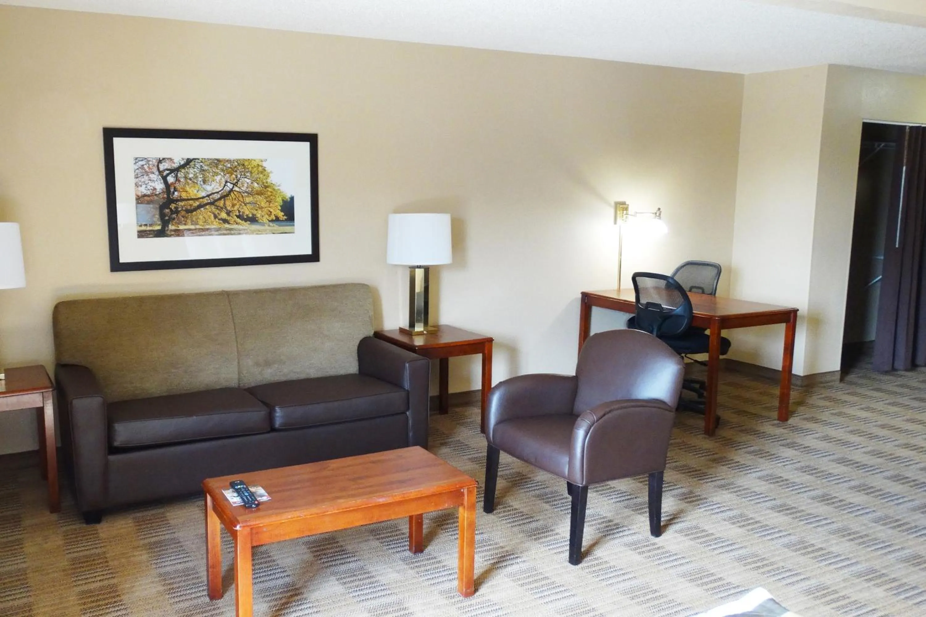 Seating area in Extended Stay America Suites - Omaha - West