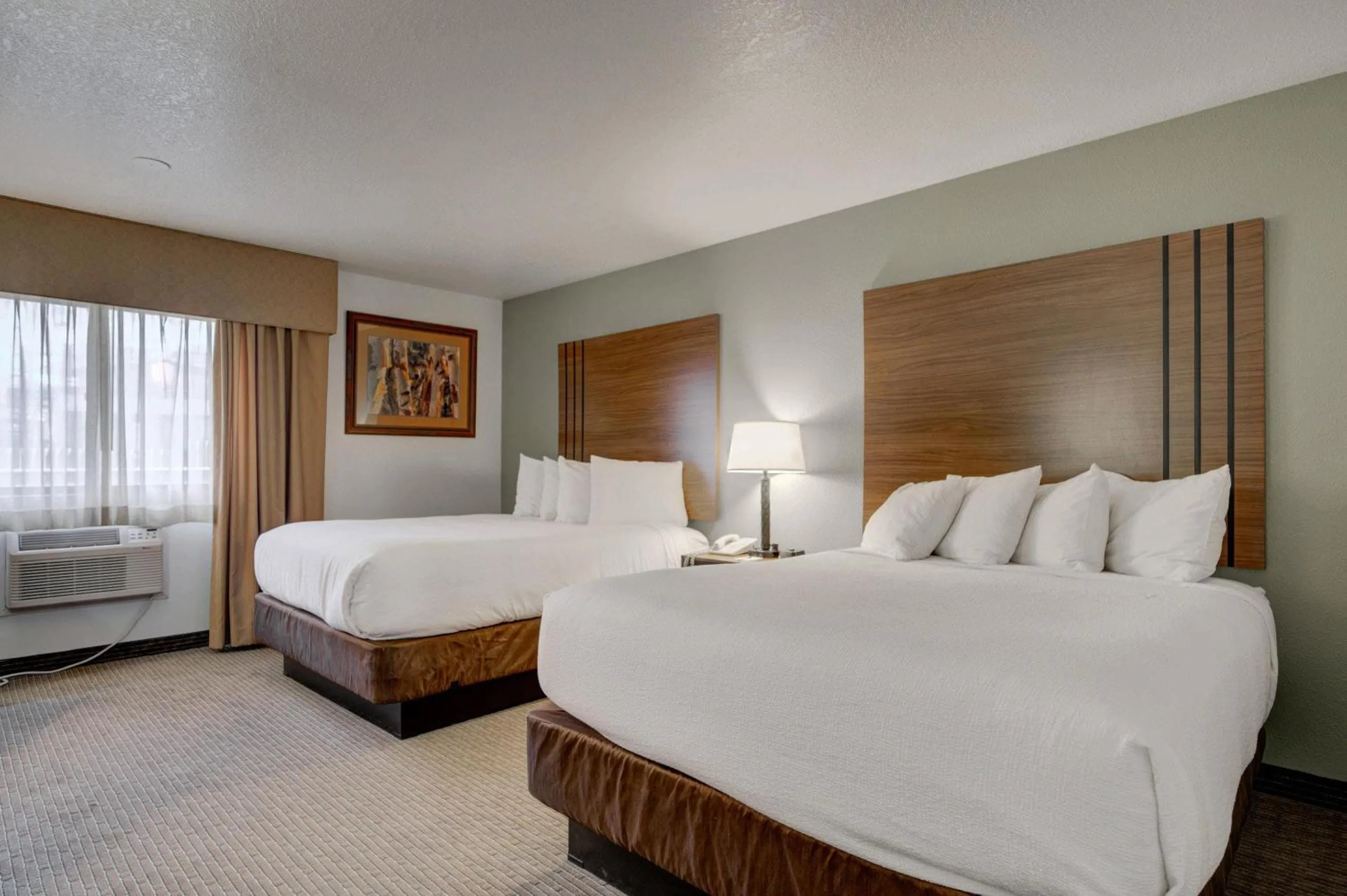 Bedroom, Bed in Ridgeline Hotel at Yellowstone, an Ascend Collection Hotel