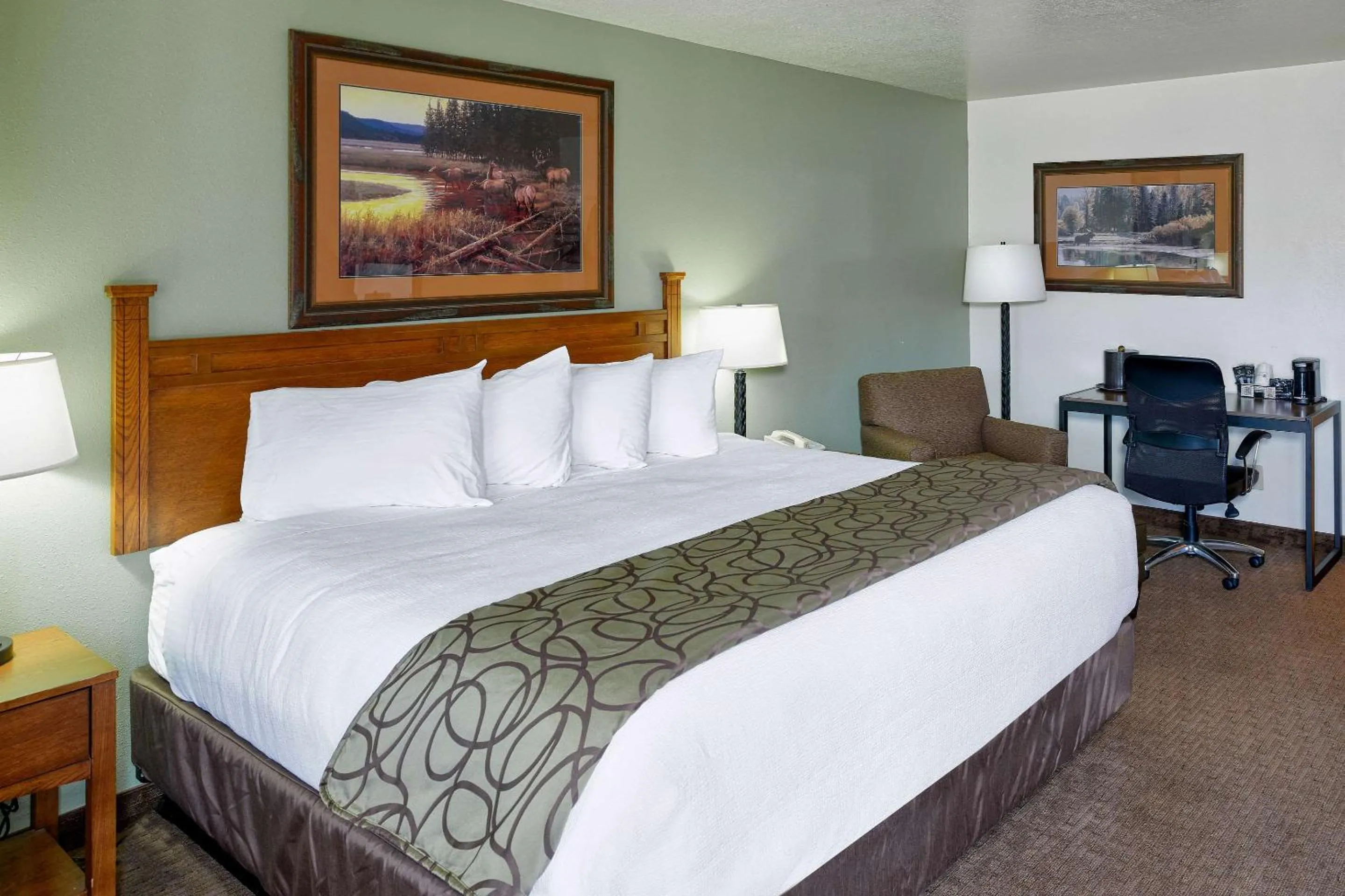 King Room - Accessible/Non-Smoking in Ridgeline Hotel at Yellowstone, an Ascend Collection Hotel