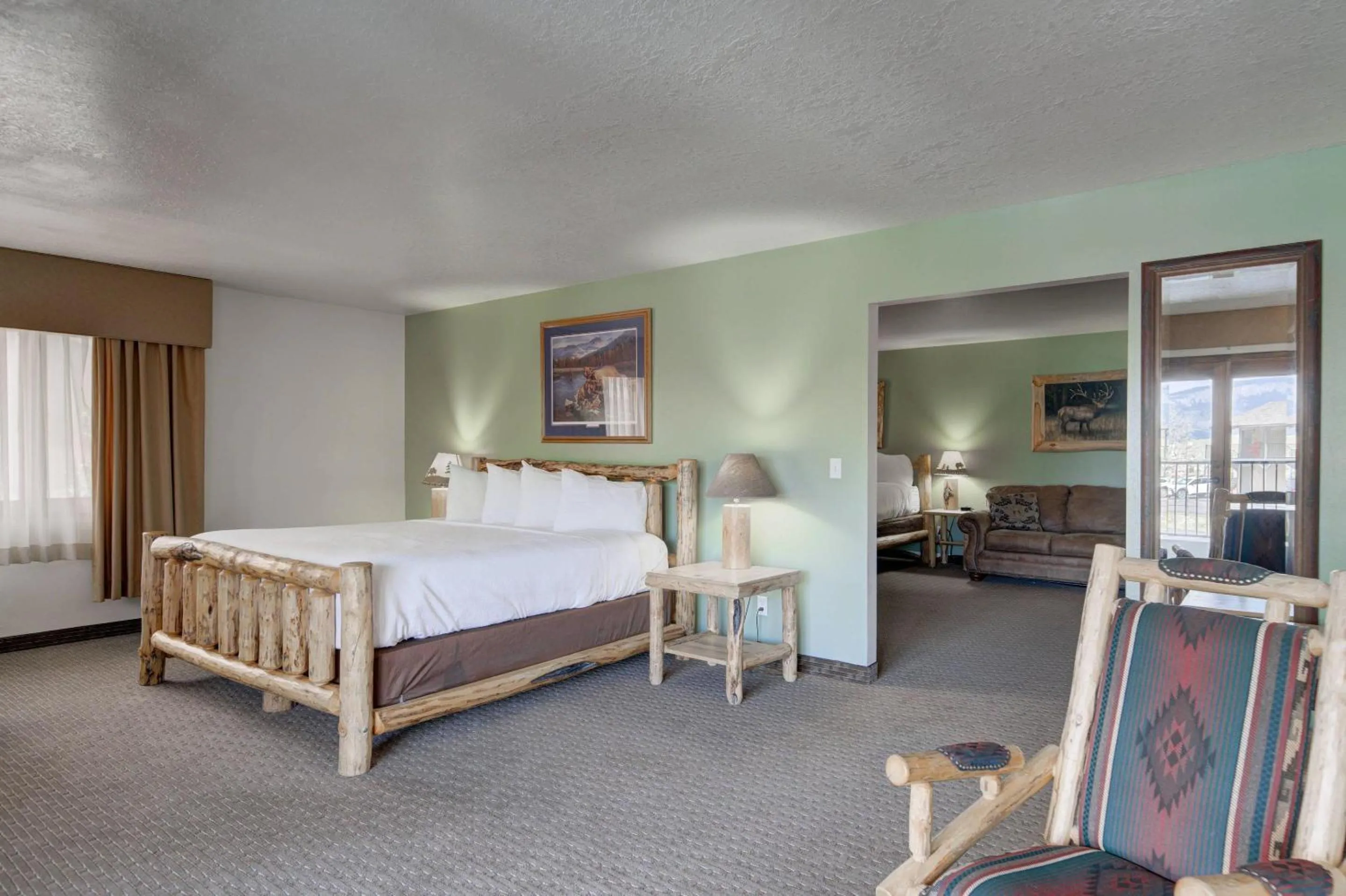 Bedroom, Bed in Ridgeline Hotel at Yellowstone, an Ascend Collection Hotel
