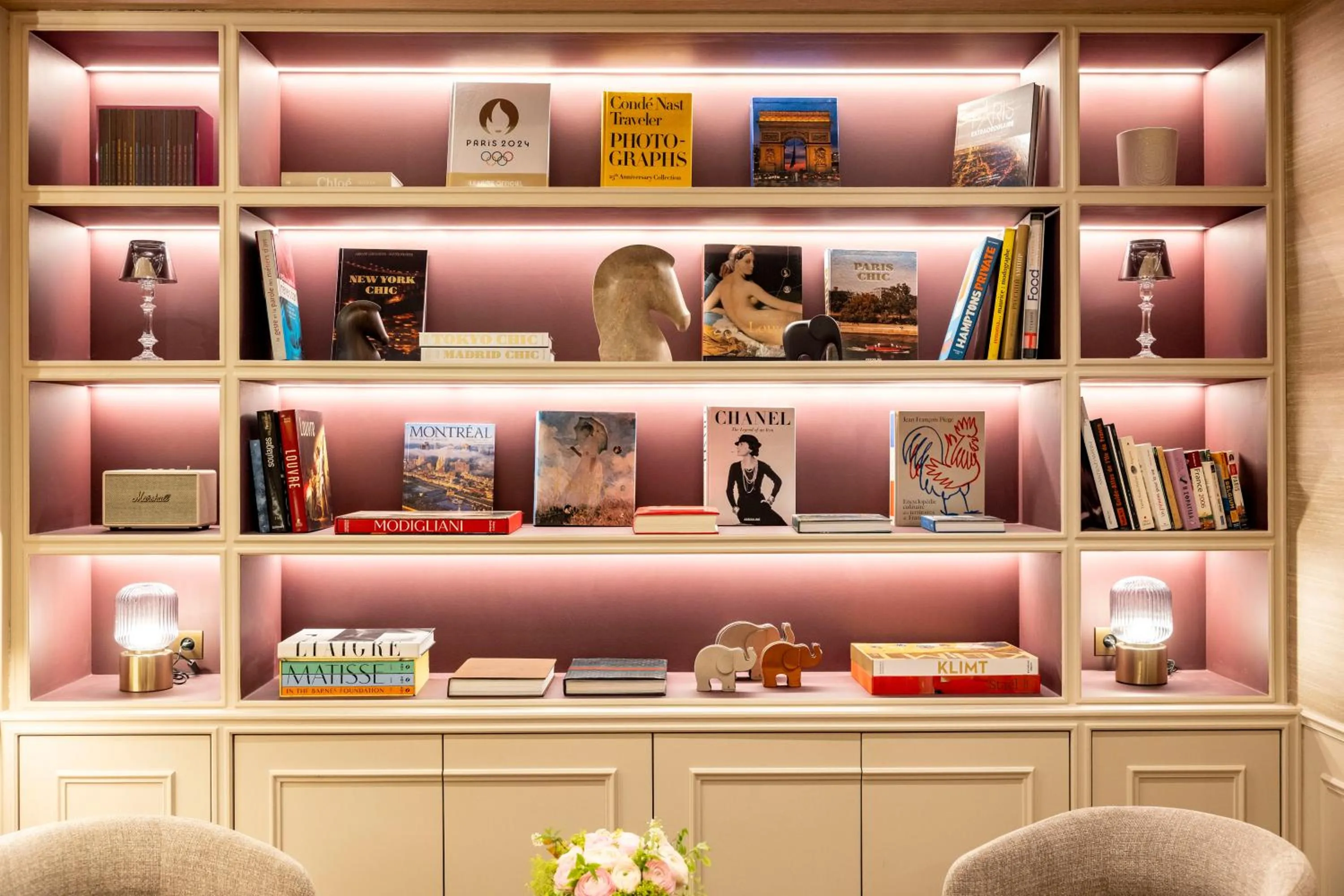 Communal lounge/ TV room in Hotel Residence Foch