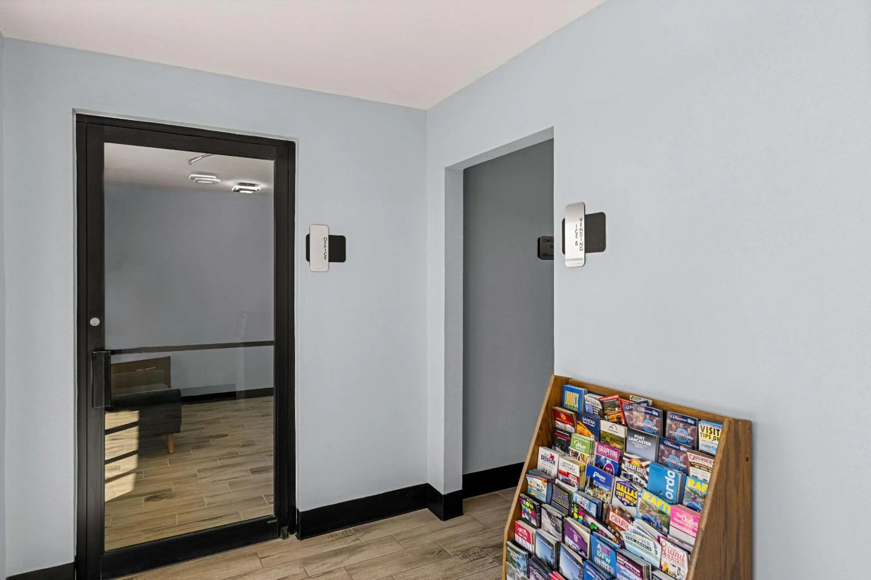 Lobby or reception in Rodeway Inn Midland South