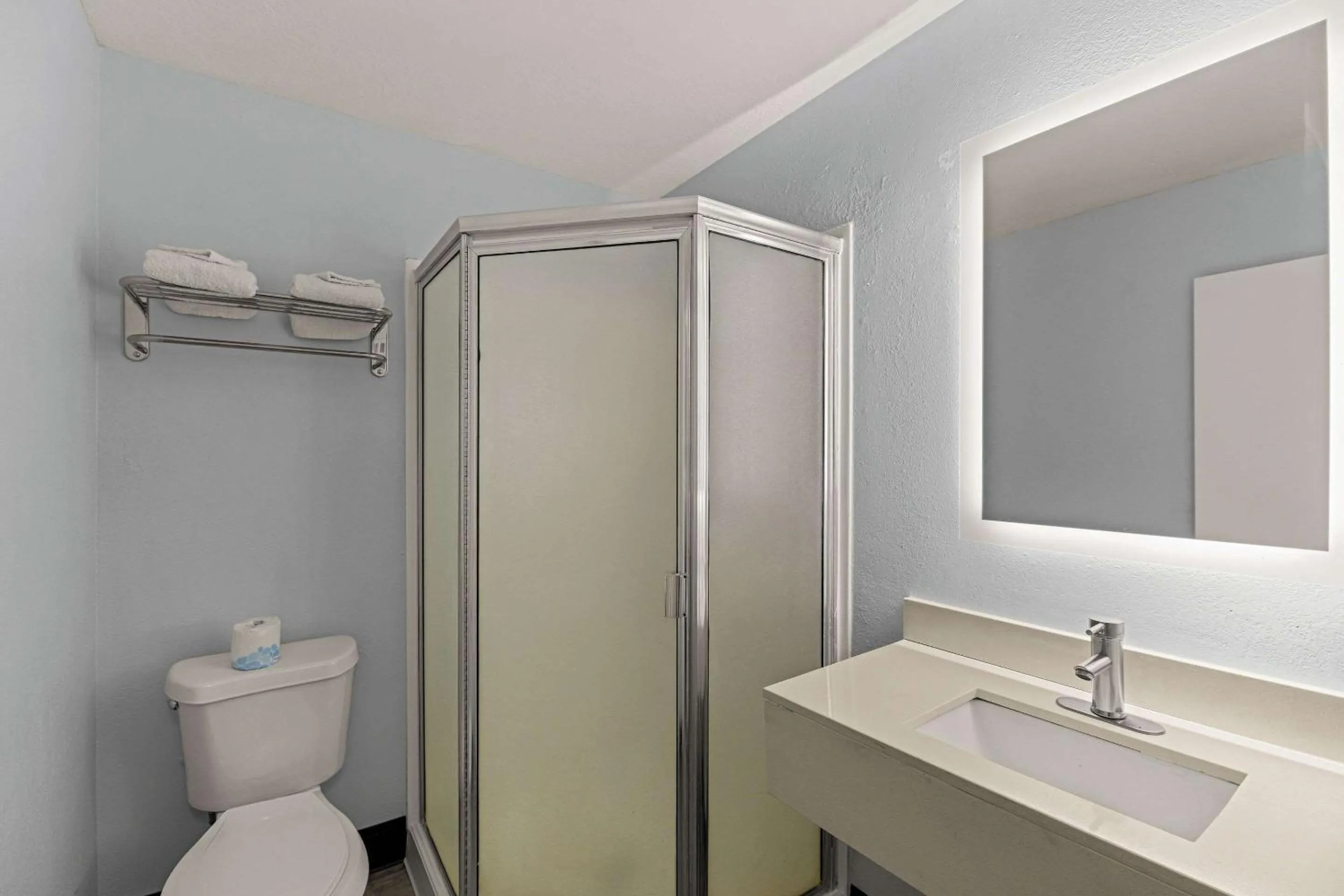 Bedroom in Rodeway Inn Midland South