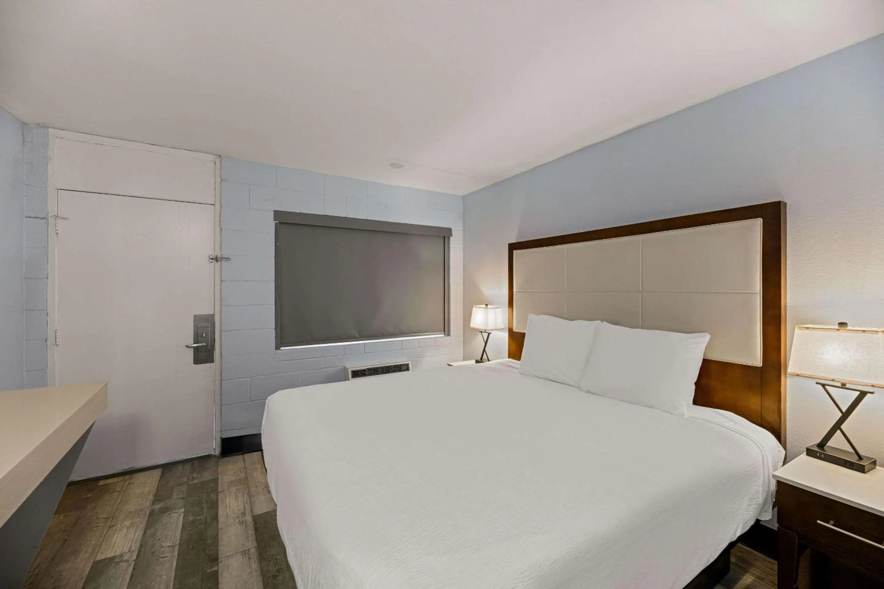 Bedroom, Bed in Rodeway Inn Midland South