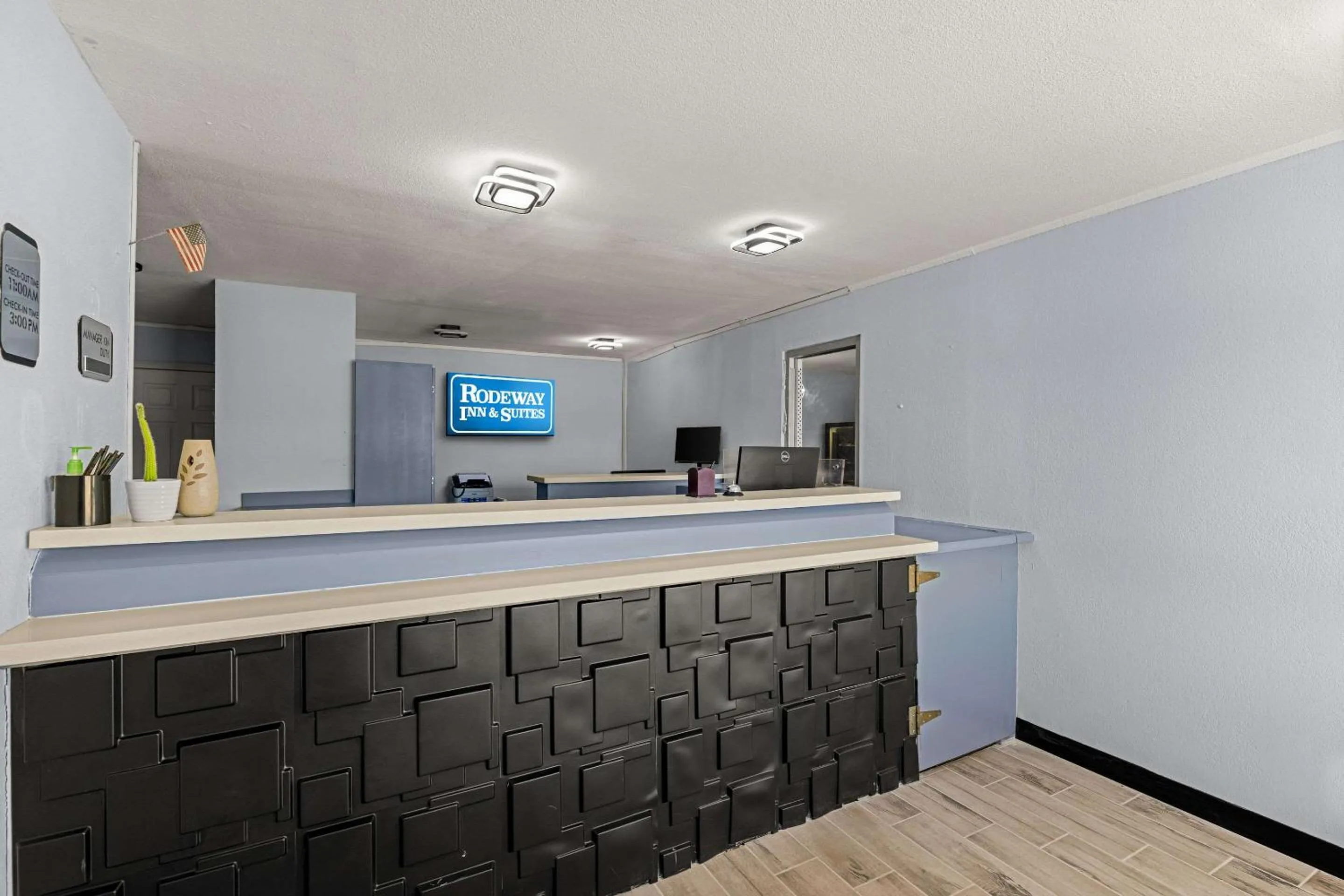 Lobby or reception in Rodeway Inn Midland South