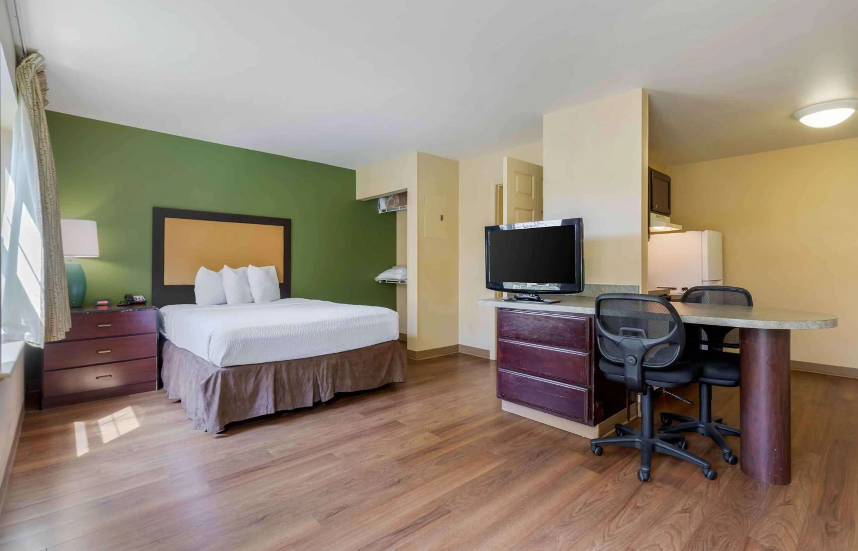 Bedroom, Bed in Extended Stay America Suites - Columbia - Northwest Harbison