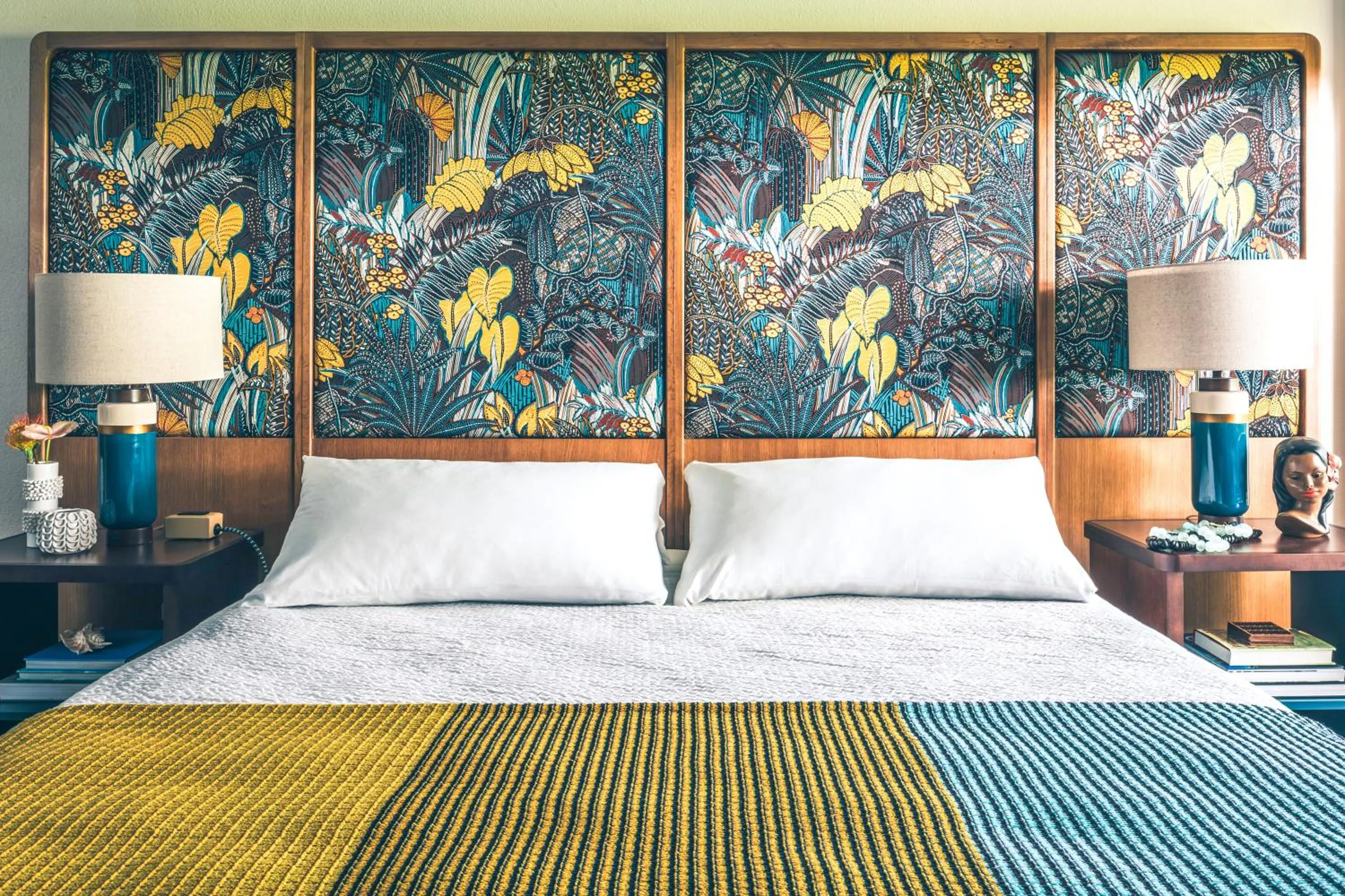 Bed in Royal Grove Waikiki