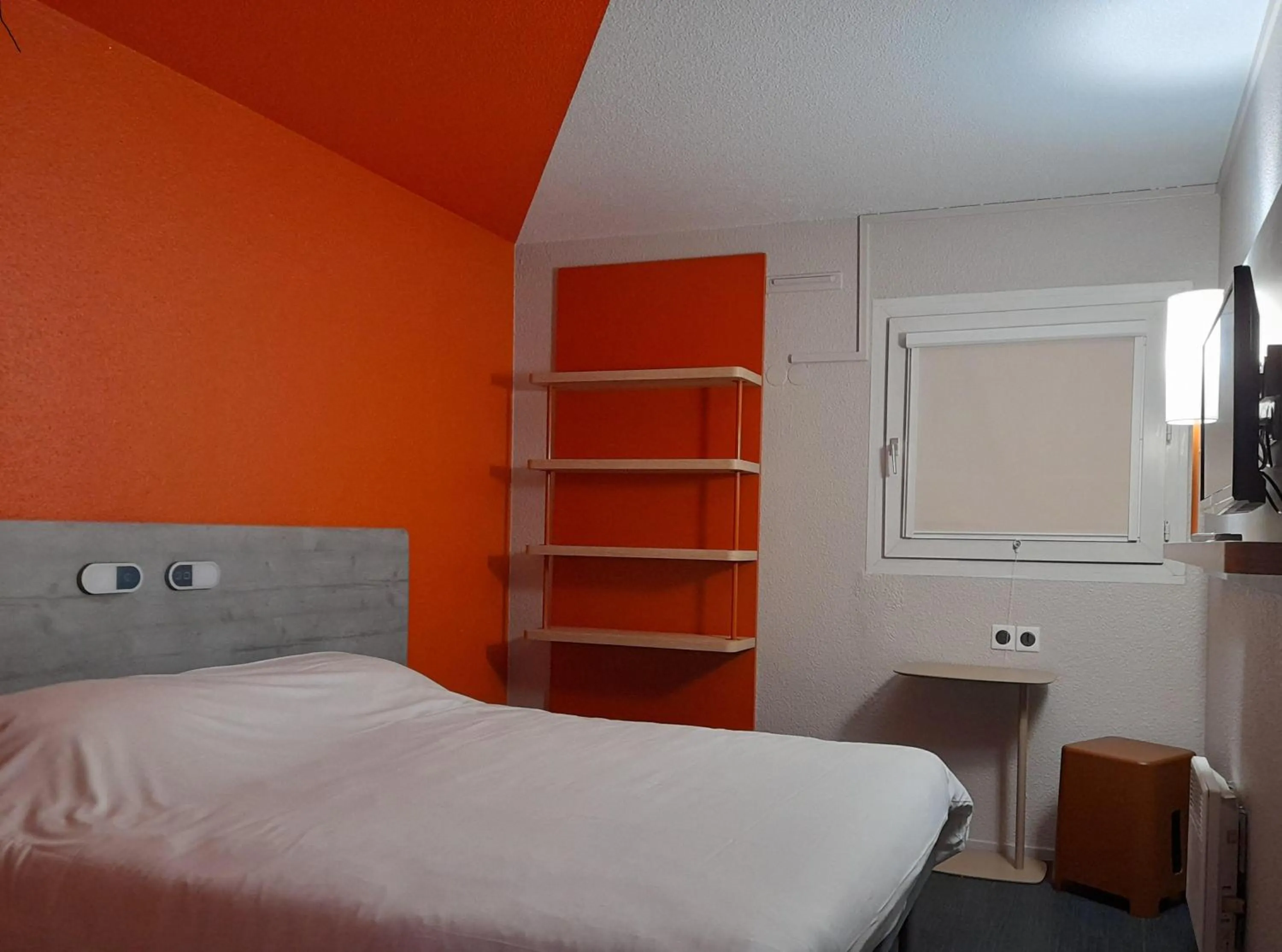 Bedroom, Bed in Ibis Budget Fresnes Orly