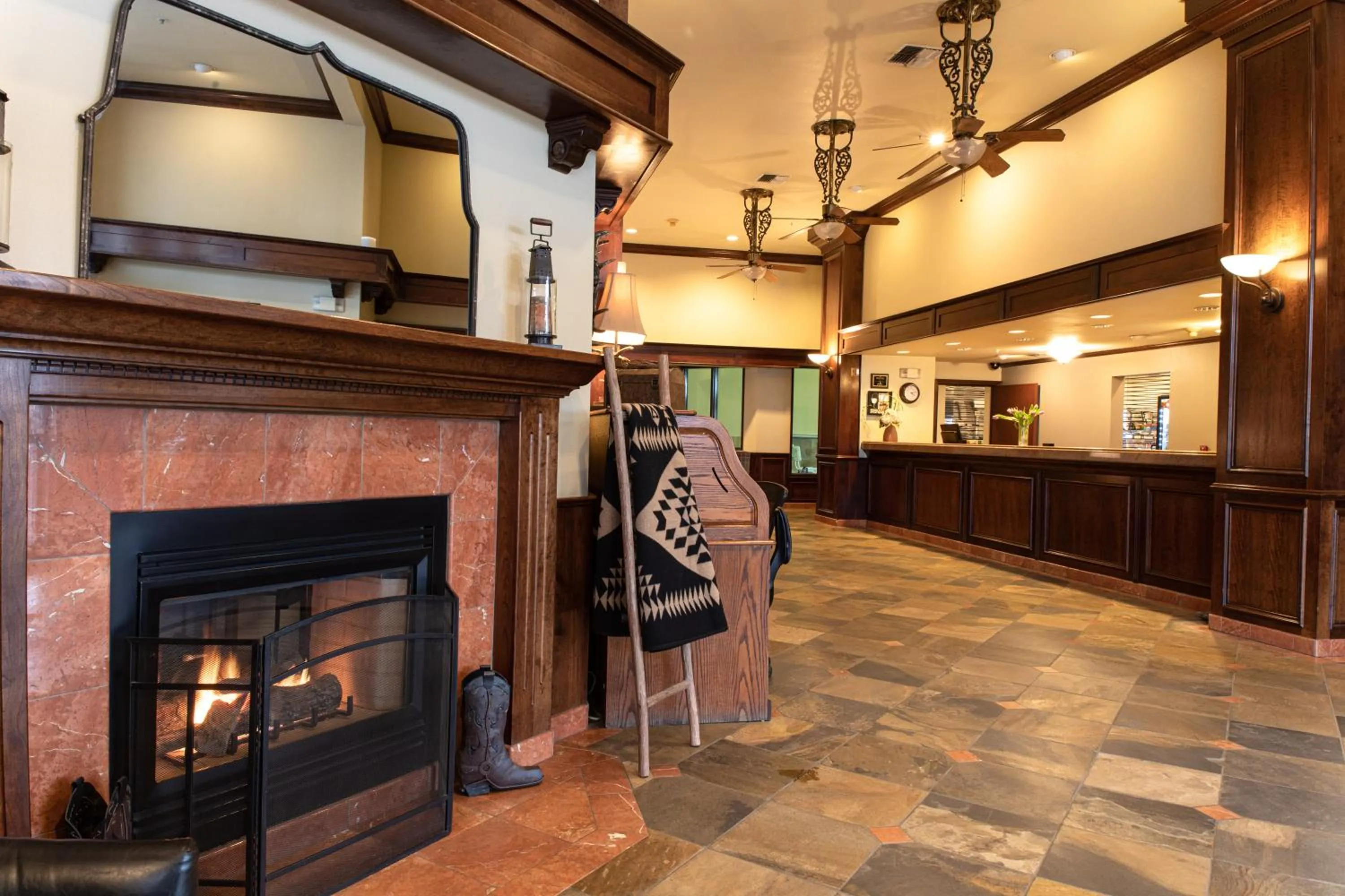 Lobby or reception in Oxford Suites Pendleton