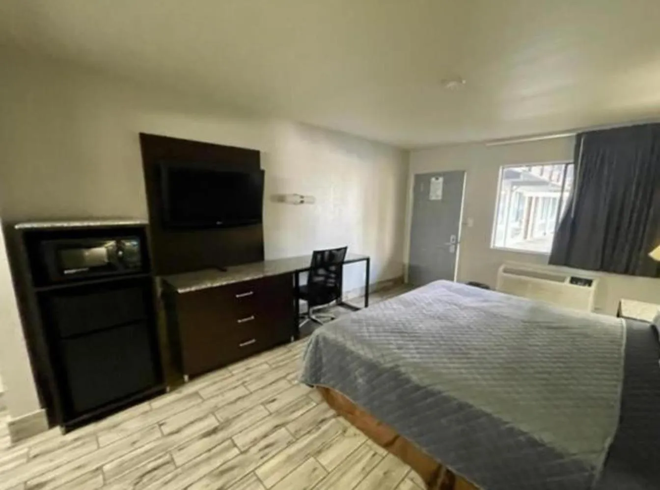 Bed in Western Inn Marietta