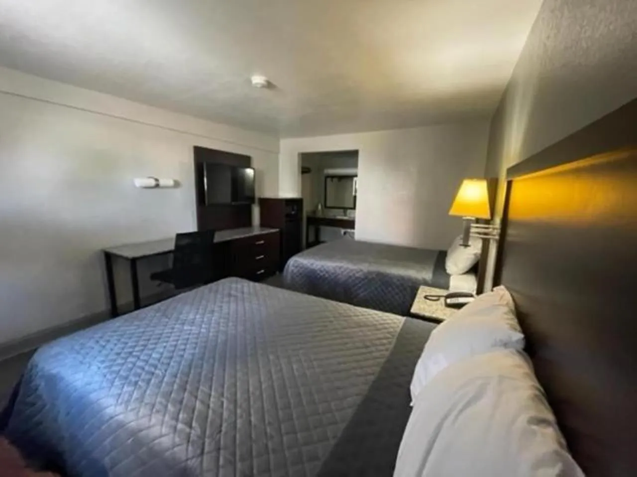 Bed in Western Inn Marietta