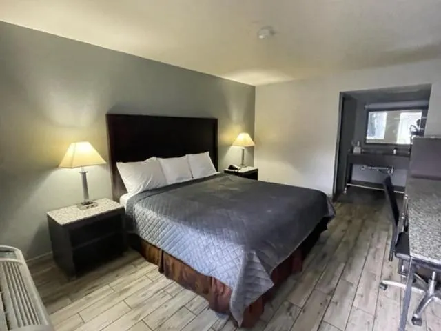 Bed in Western Inn Marietta