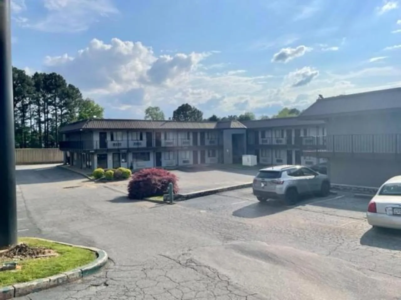 Property building in Western Inn Marietta