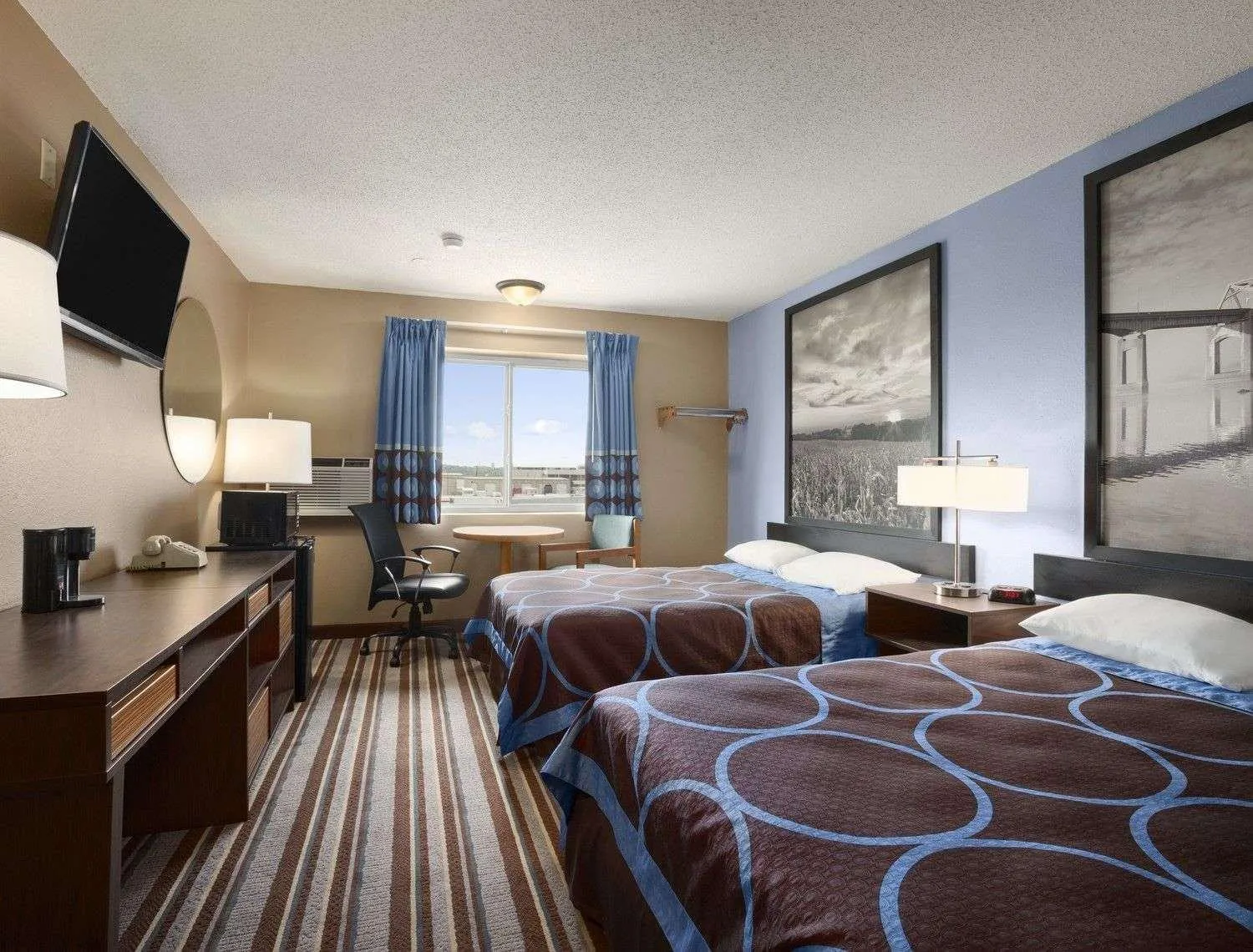 Bedroom, Bed in Super 8 by Wyndham Council Bluffs IA Omaha NE Area