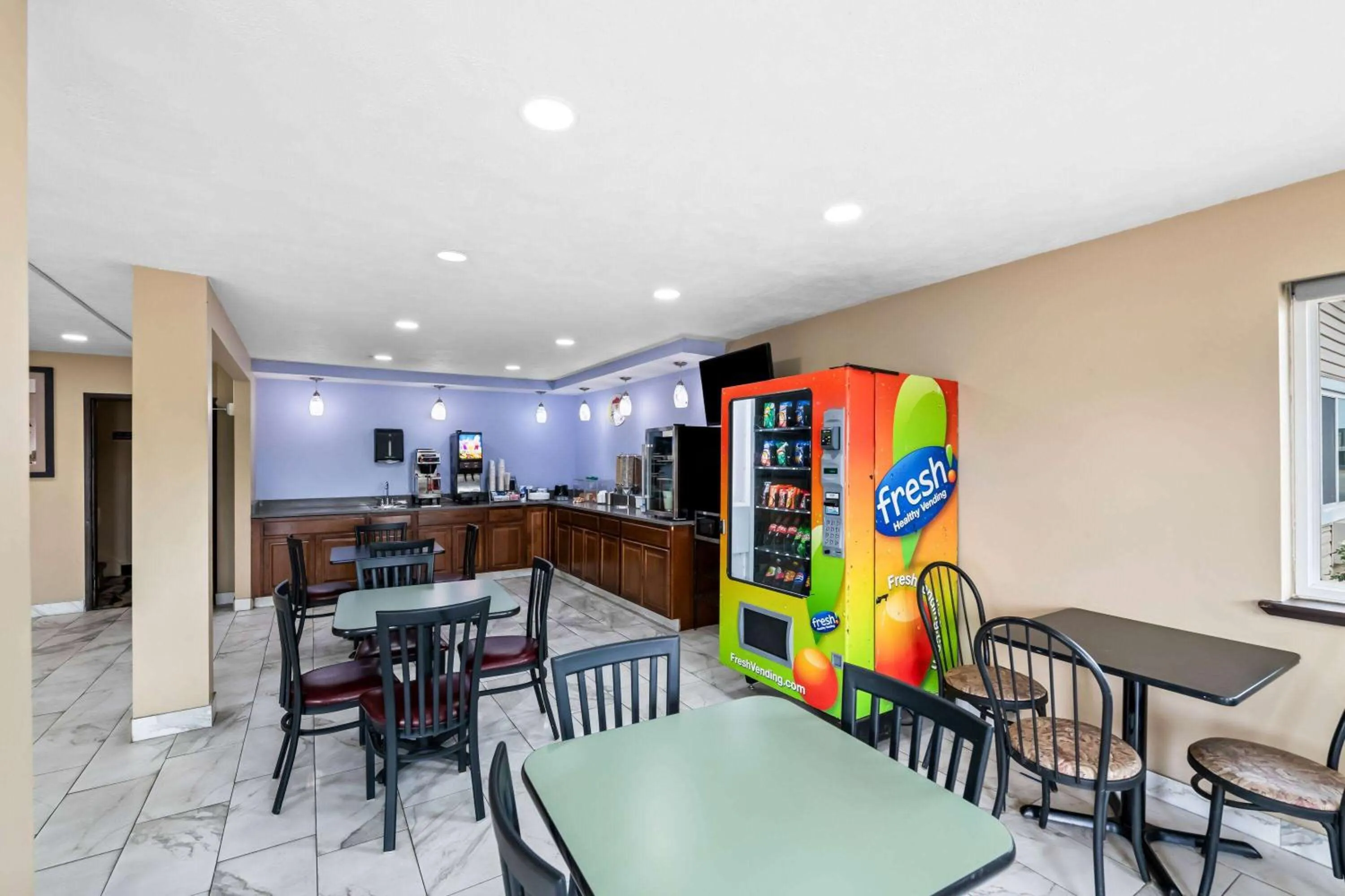 Restaurant/places to eat in Super 8 by Wyndham Council Bluffs IA Omaha NE Area