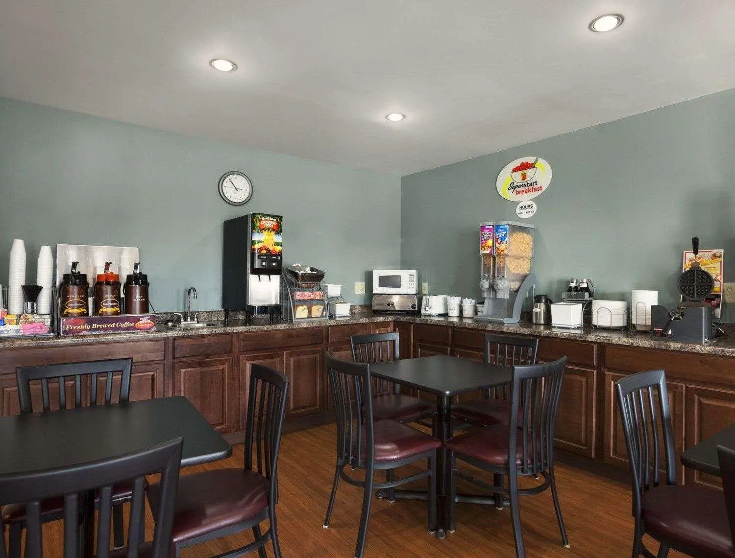 Restaurant/places to eat in Super 8 by Wyndham Council Bluffs IA Omaha NE Area