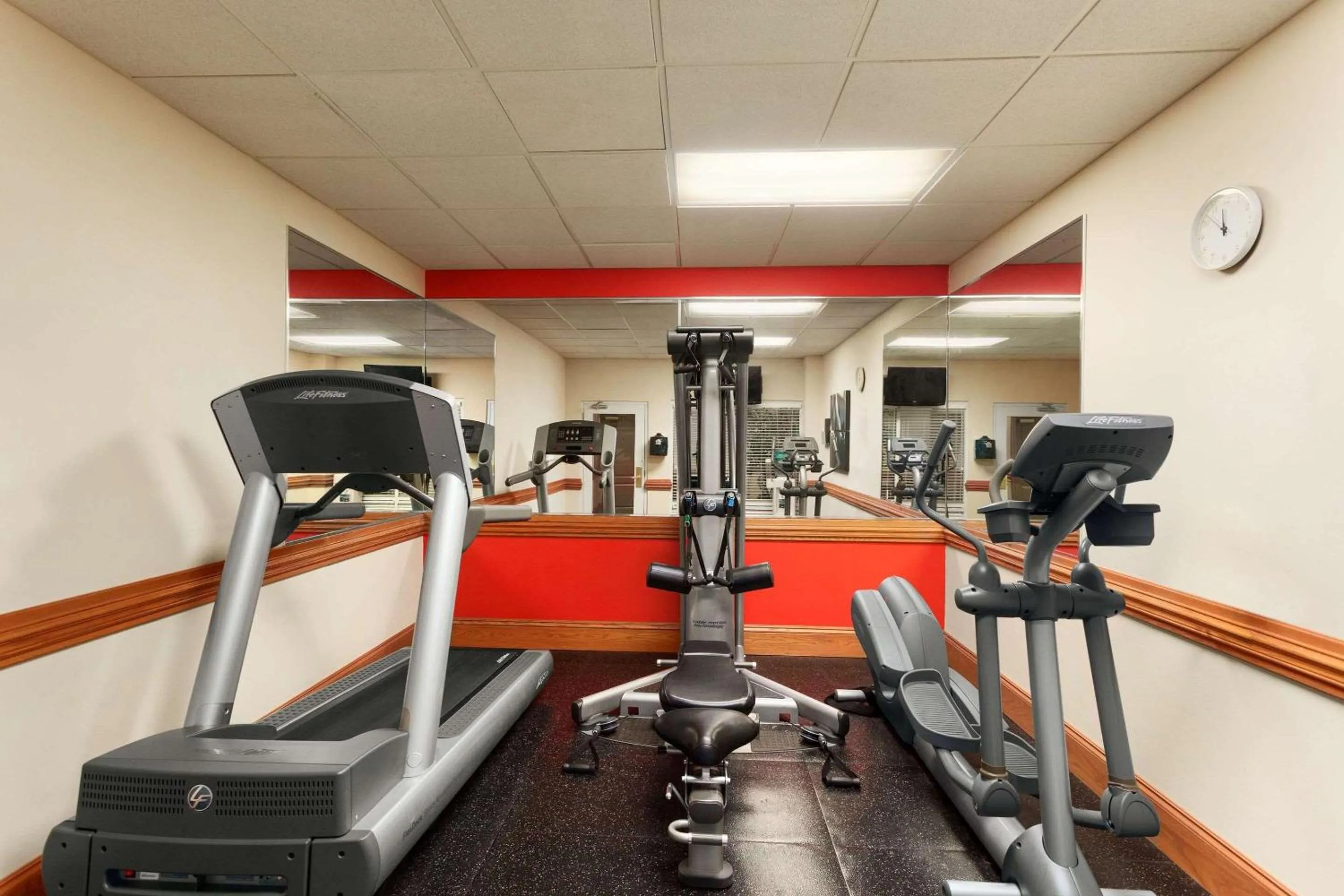 Fitness centre/facilities in Country Inn & Suites by Radisson, Tifton, GA
