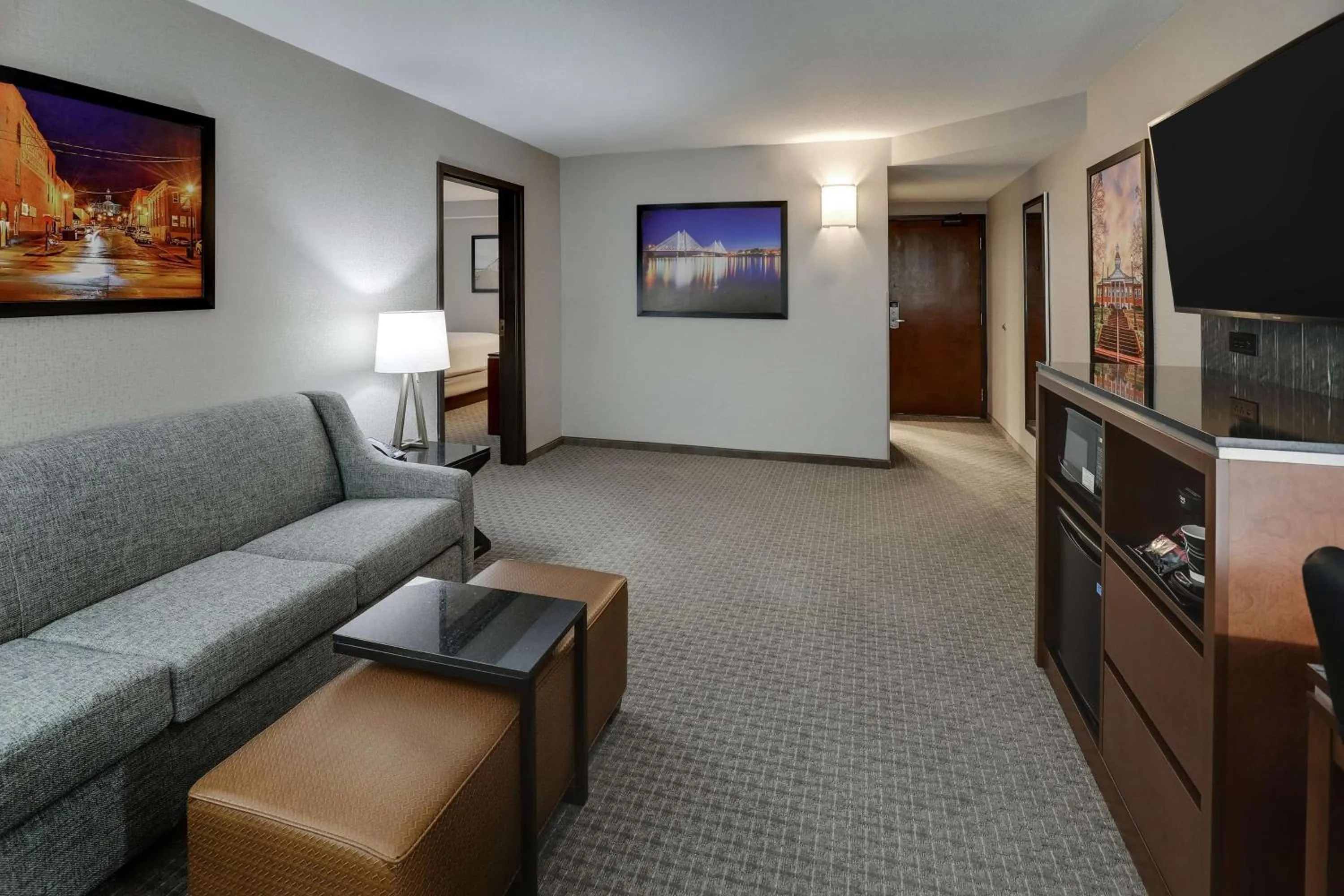 Bedroom in Drury Inn & Suites Cape Girardeau