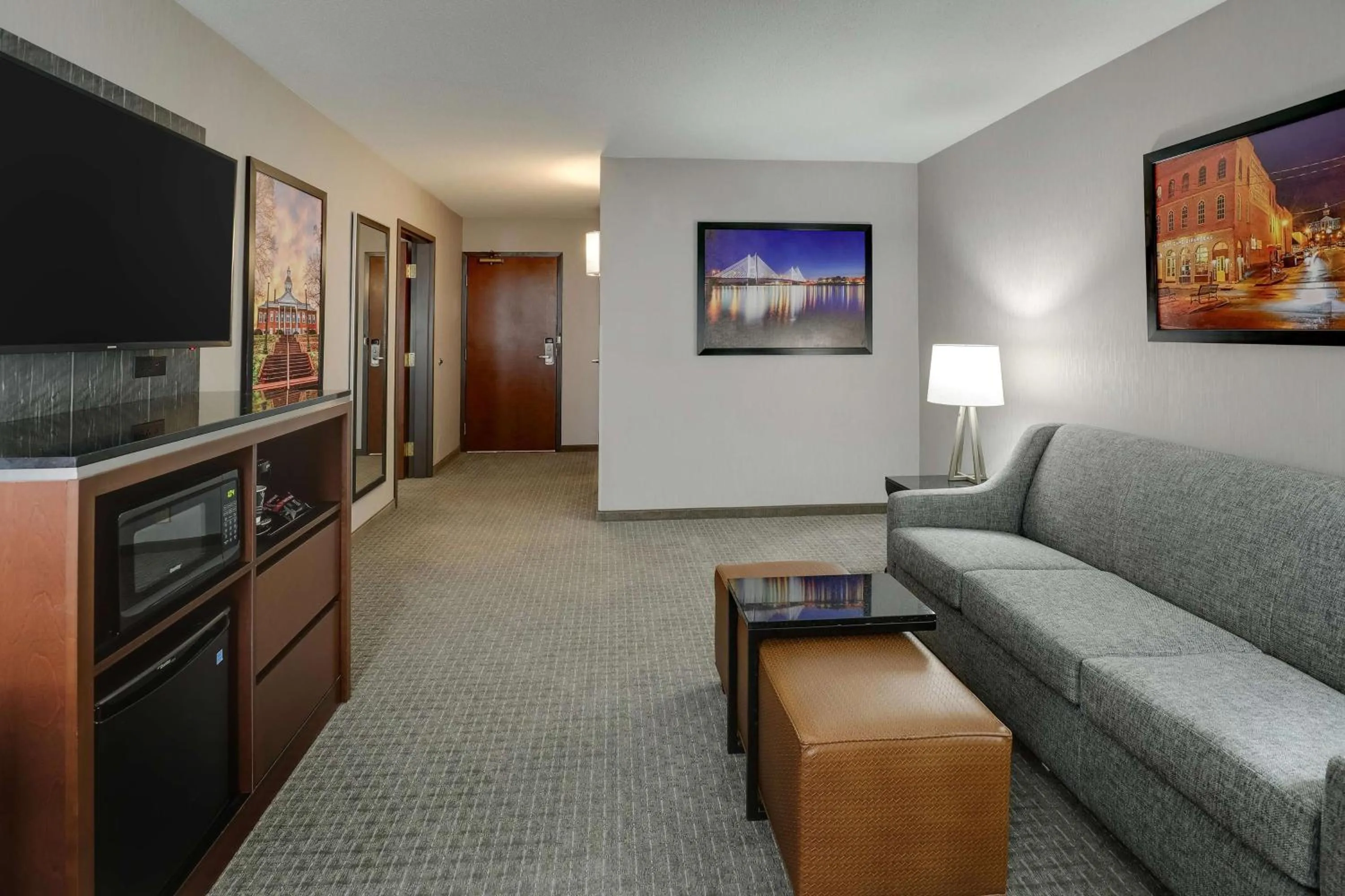 Bedroom in Drury Inn & Suites Cape Girardeau