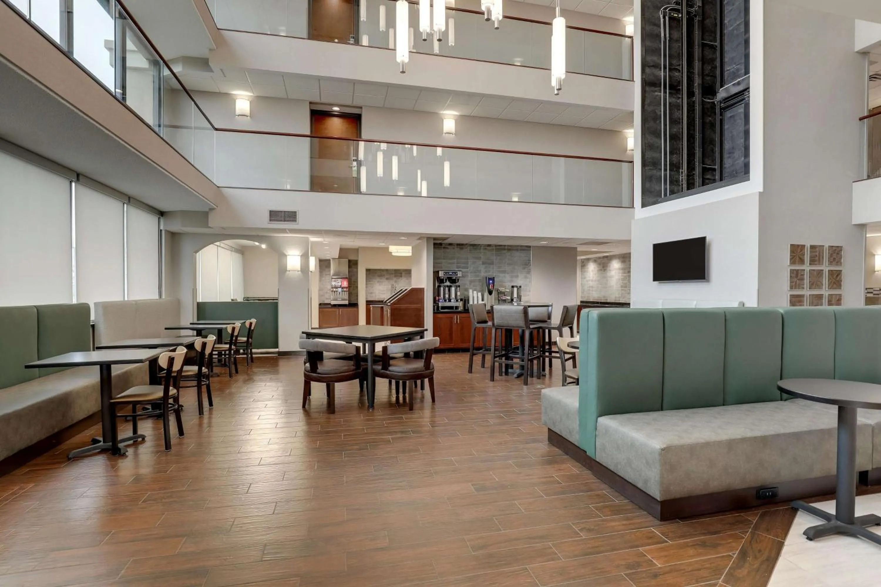 Breakfast in Drury Inn & Suites Cape Girardeau