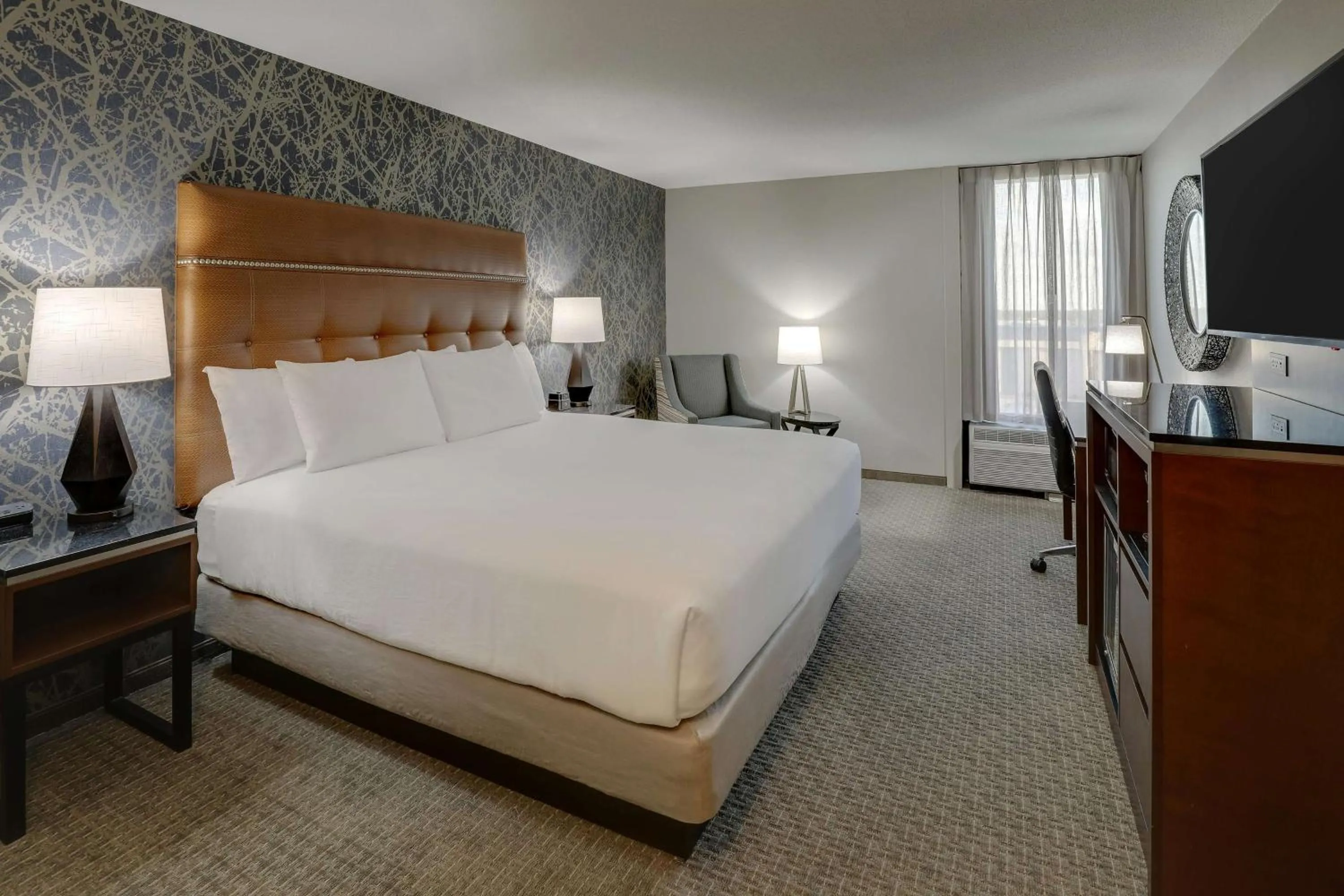 Bedroom, Bed in Drury Inn & Suites Cape Girardeau